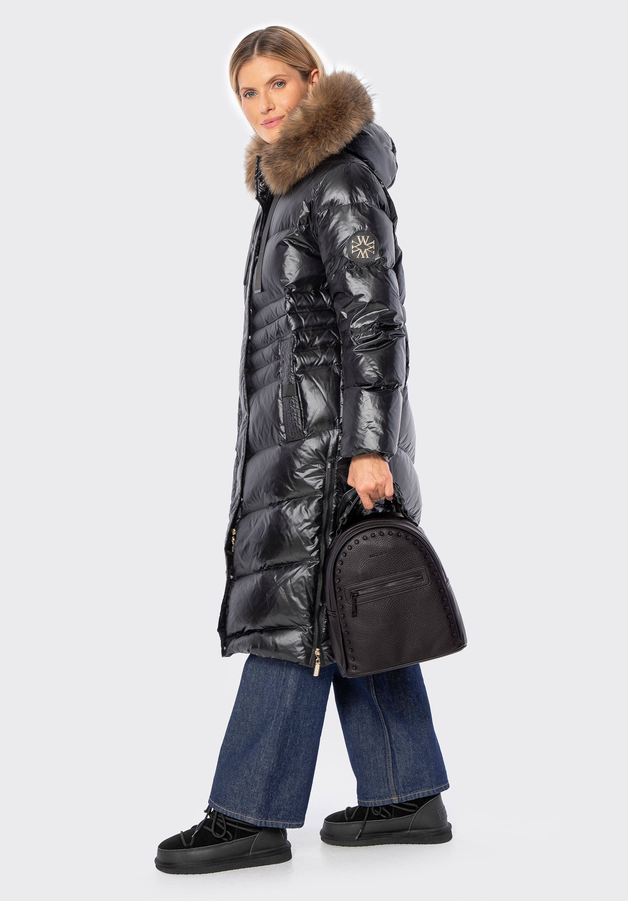 Damenrucksack aus Kunstleder mit Nieten, schwarz, 101-4Y-700-1, Bild 1