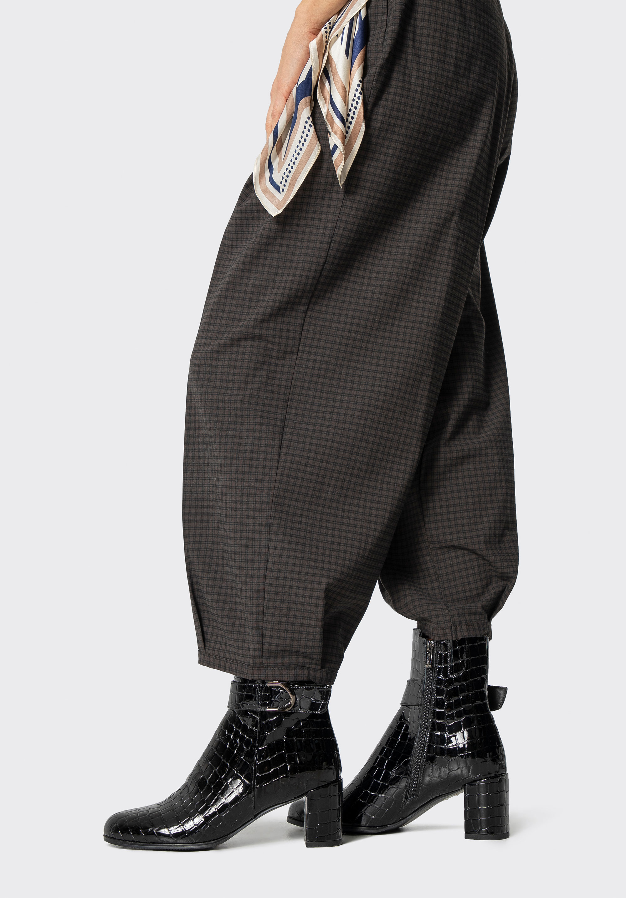 Damenstiefeletten aus Kroko-Lackleder, schwarz, 101-D-969-1-41, Bild 1