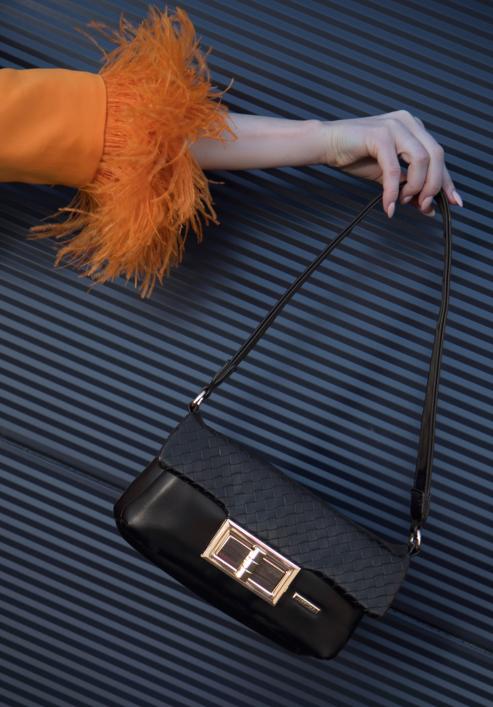 Damentasche aus Kunstleder mit großer Schnalle, schwarz, 94-4Y-524-1, Bild 16