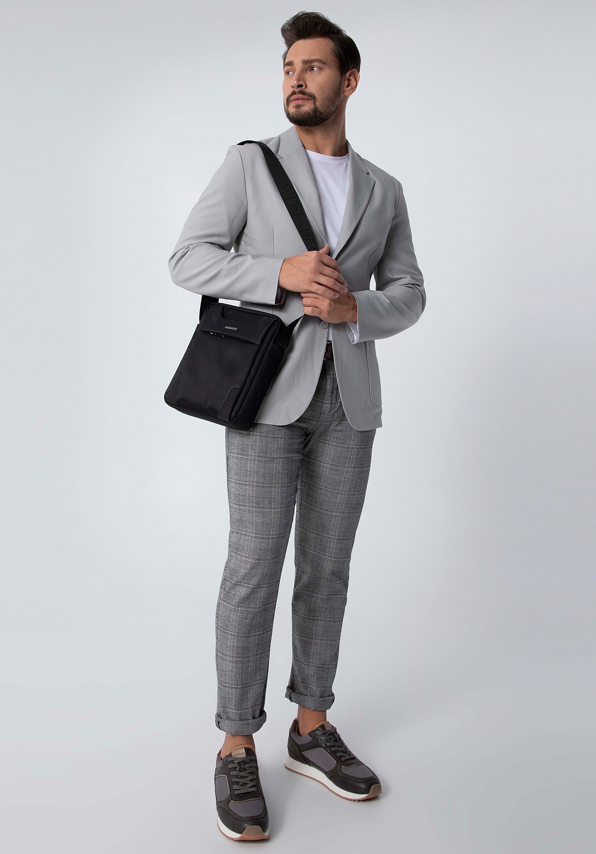 Herren-Umhängetasche, schwarz-dunkelblau, 98-4P-200-11, Bild 1