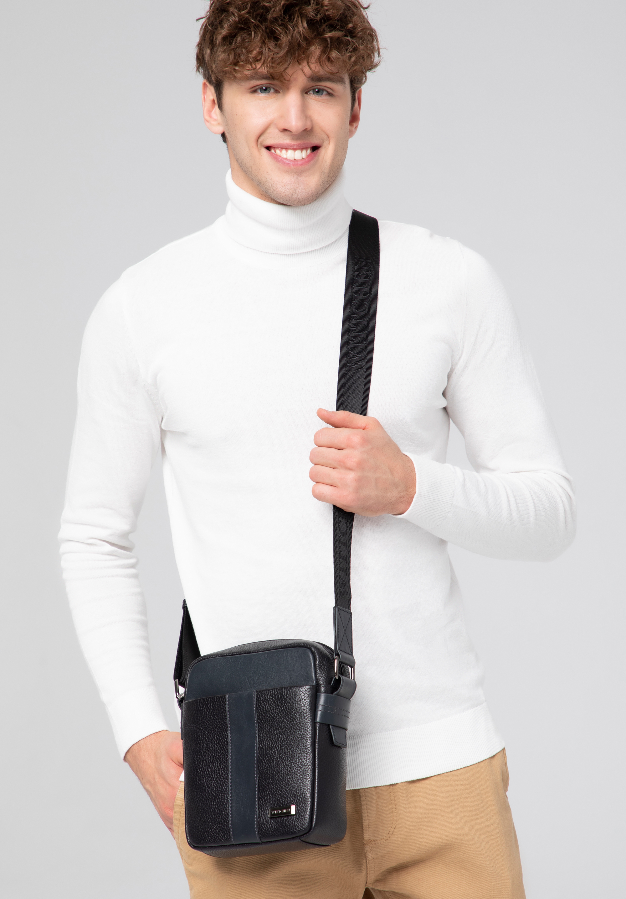 Zweifarbige,kleine Umhängetasche für Herren aus Leder, schwarz-dunkelblau, 96-4U-805-7, Bild 1