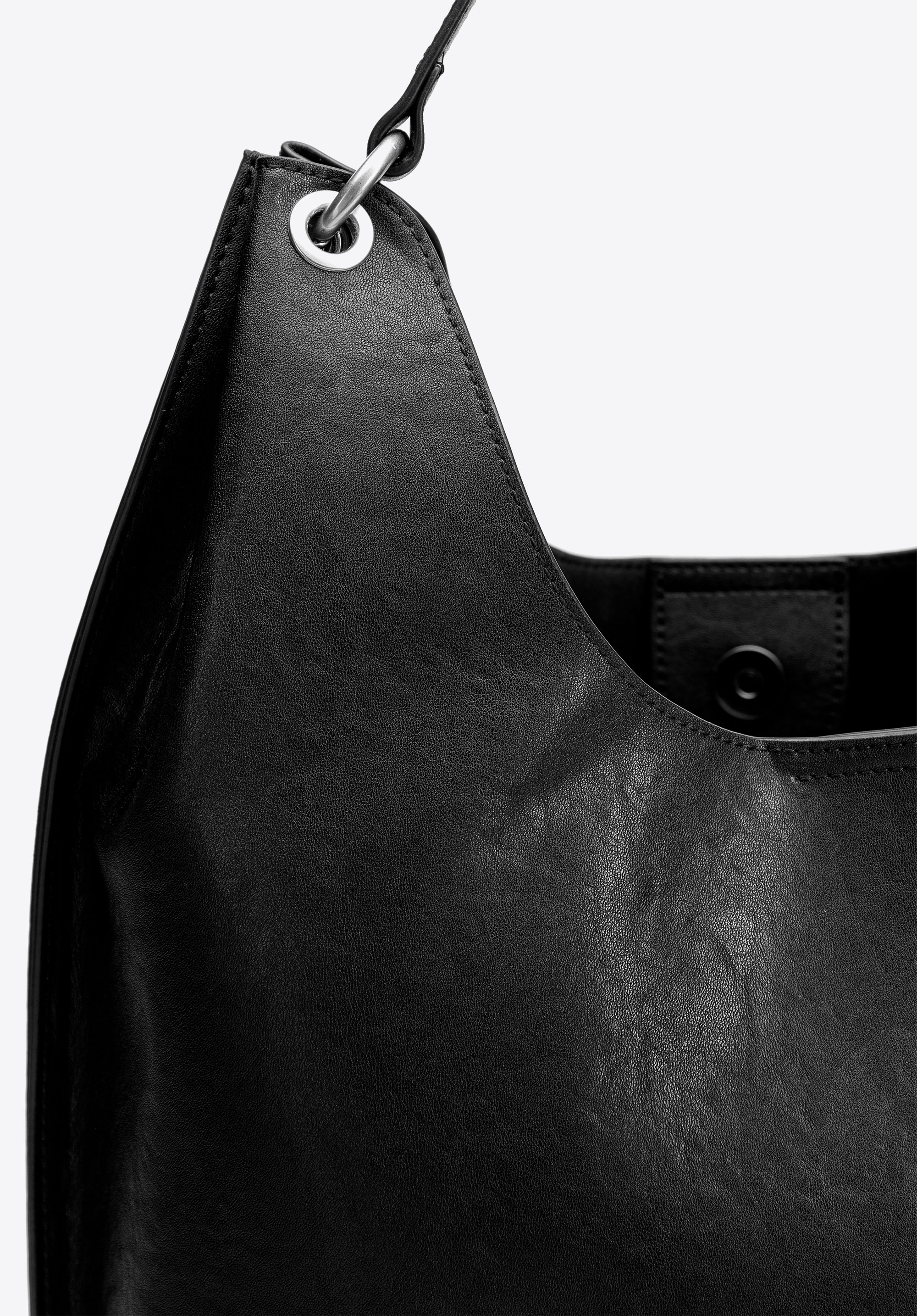 Einkaufstasche aus Leder mit dezenten Details, schwarz, 101-4E-218-1, Bild 1