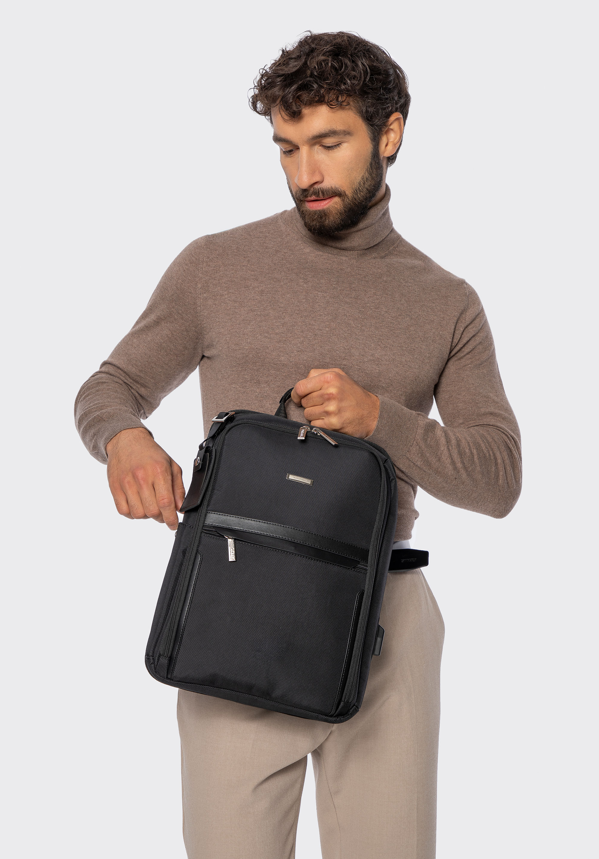 Free on Board Multifunktionsrucksack mit USB-Anschluss, schwarz, 100-3U-904-1, Bild 1