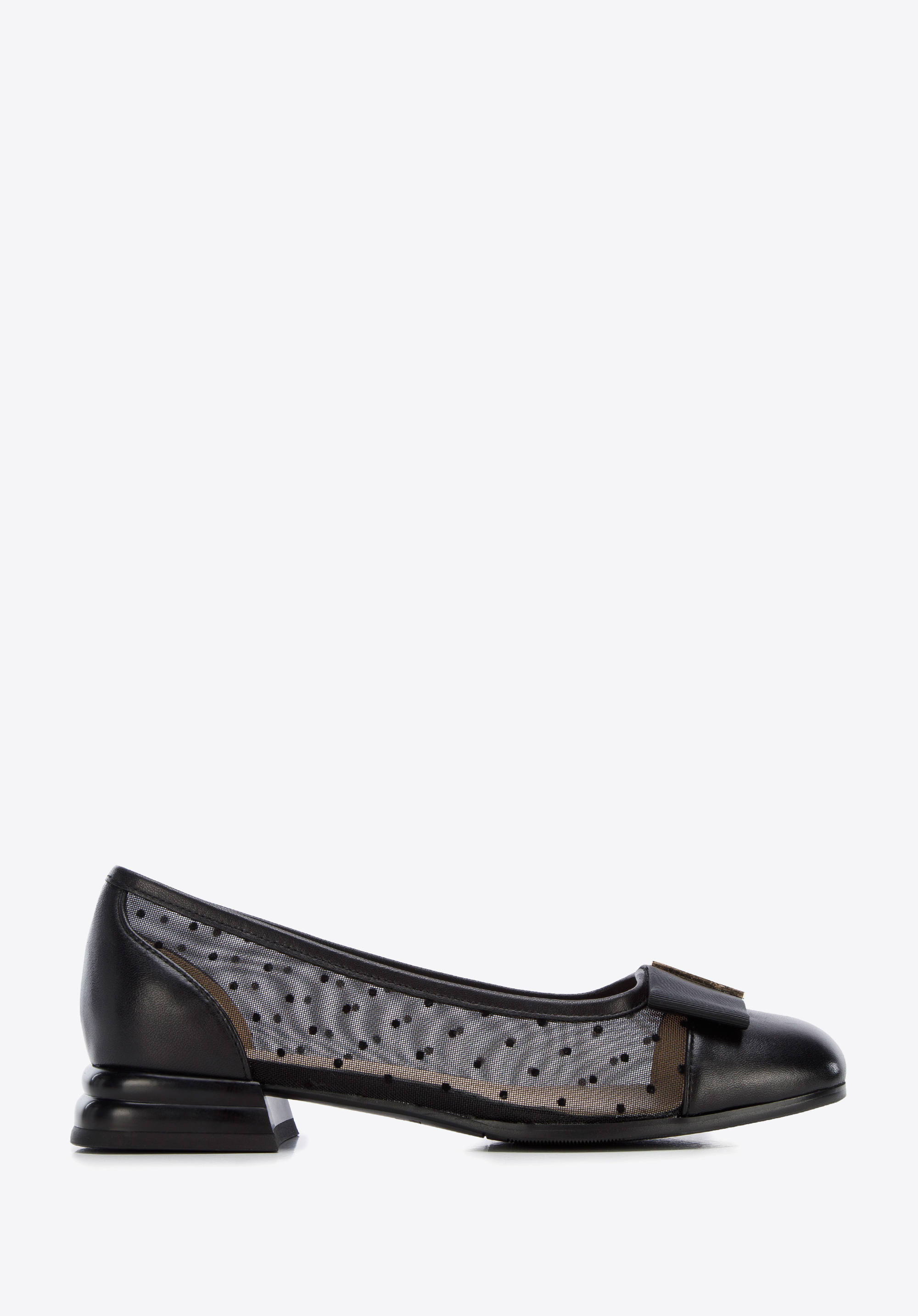 Transparente Pumps mit Schleife