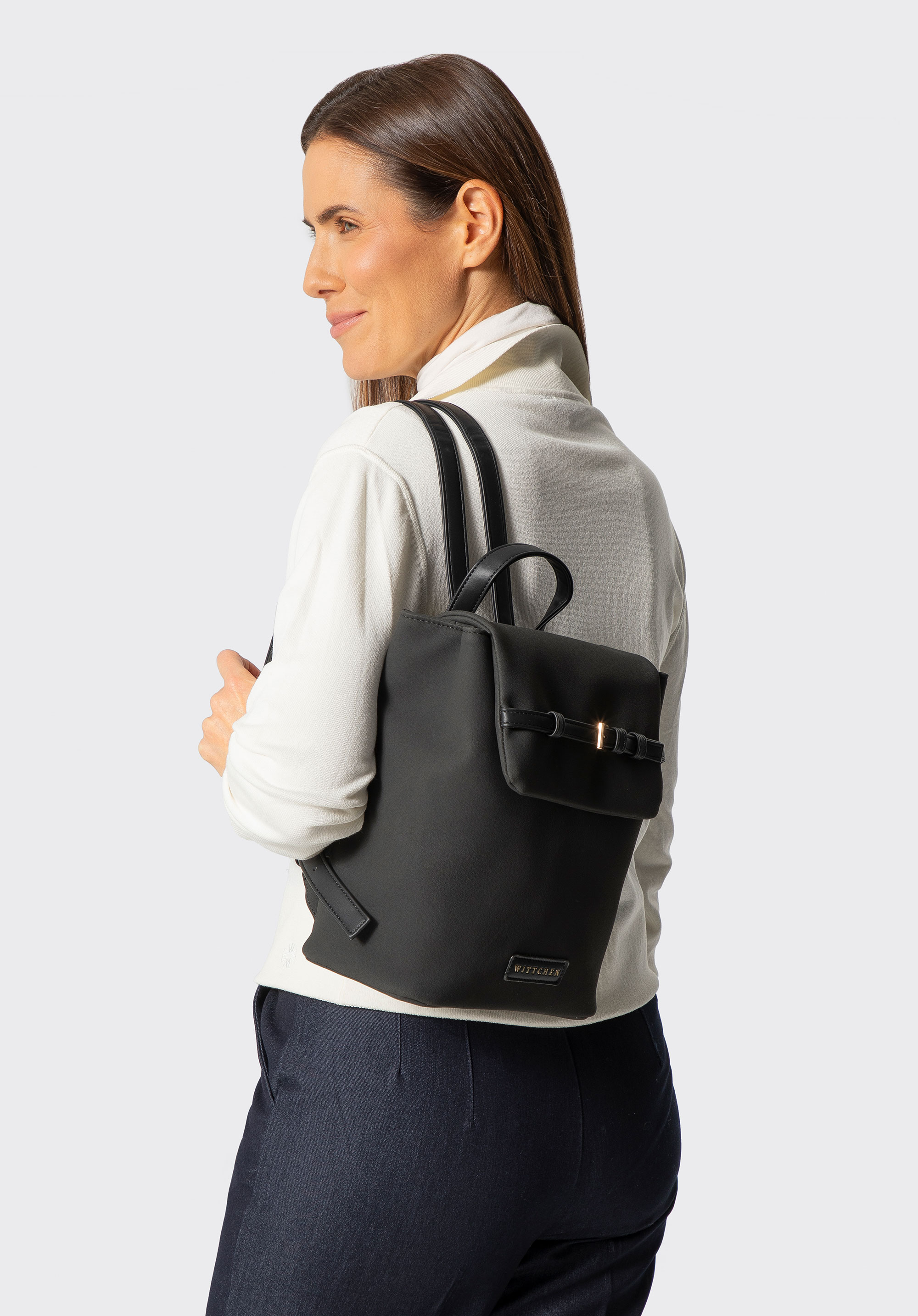 Damenrucksack aus Kunstleder mit dekorativem Riemen, schwarz-gold, 101-4Y-421-1G, Bild 1