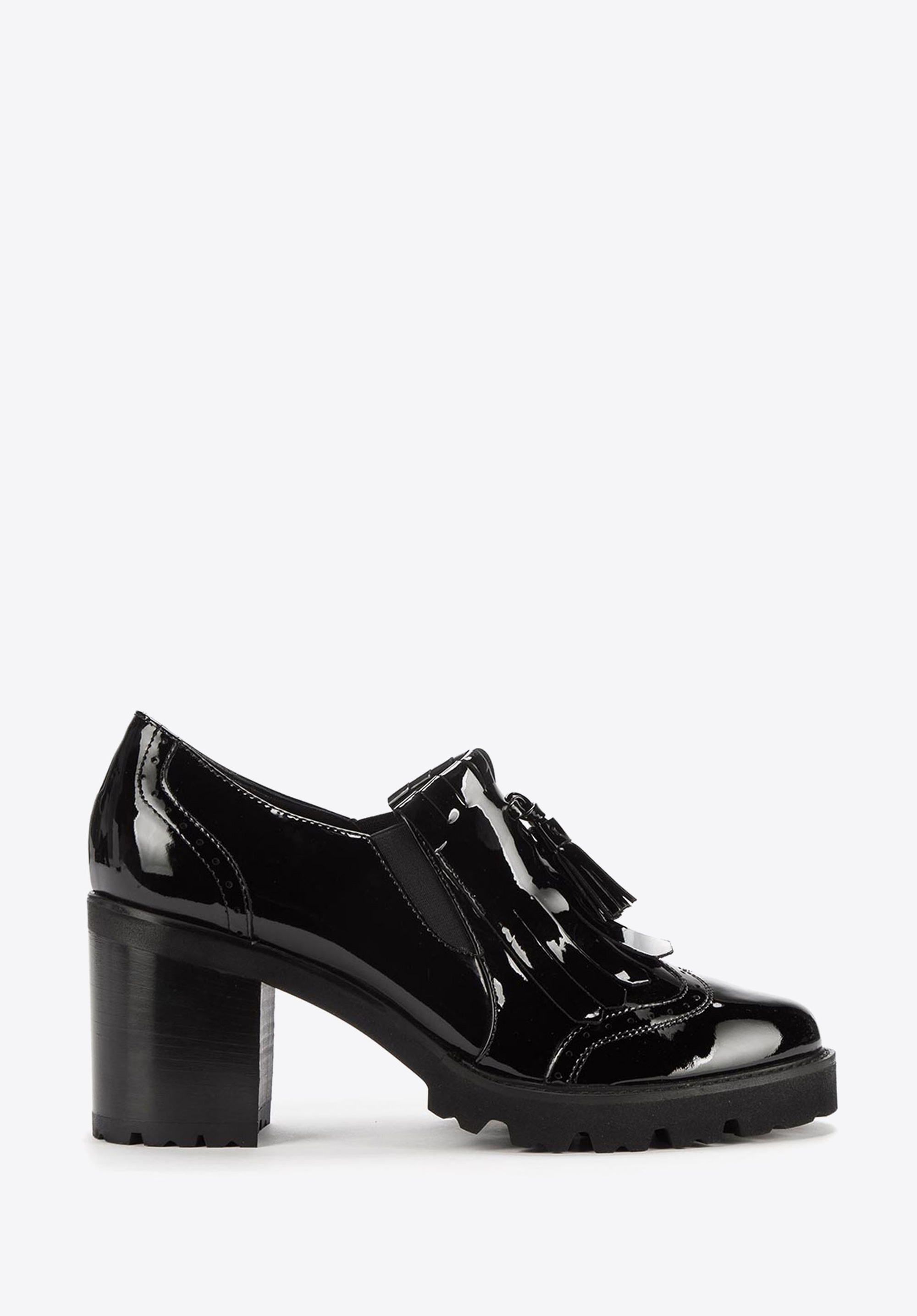 Halbschuhe aus Lackleder mit Gummi