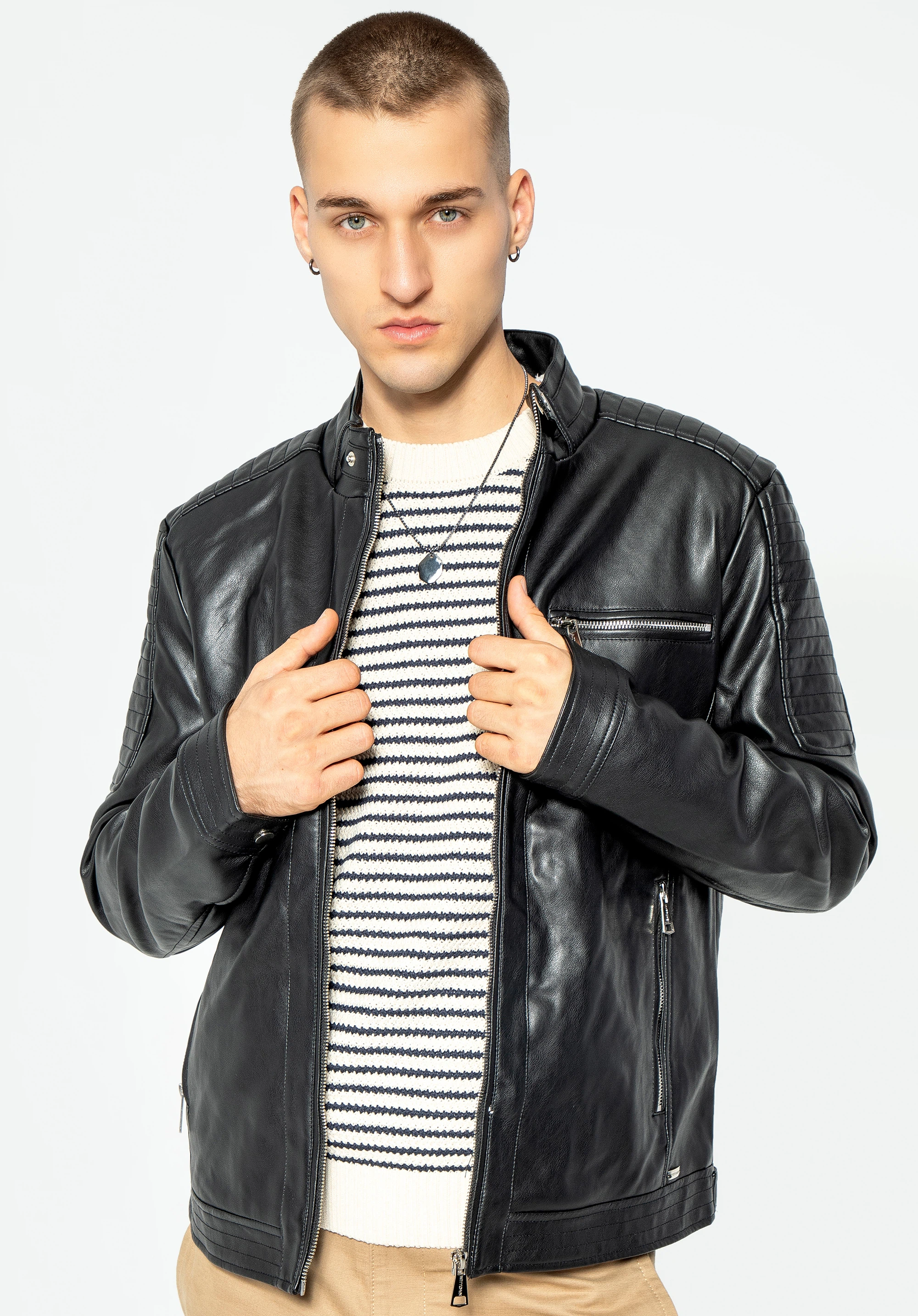 Herrenjacke aus Öko-Leder mit dekorativem Stehkragen, schwarz, 96-9P-151-1-XL, Bild 1