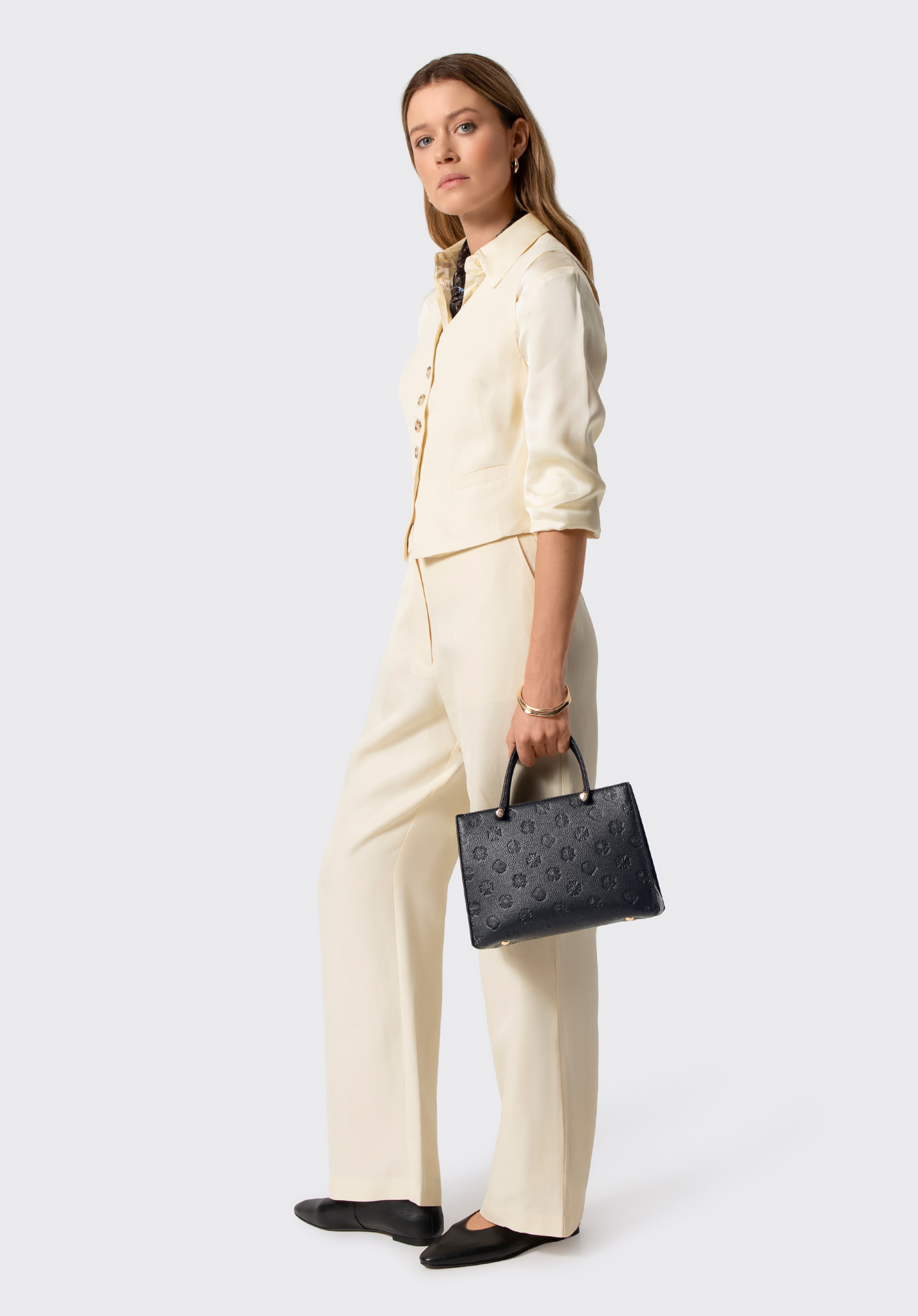 Kleine Tragetasche aus geprägtem Kunstleder, schwarz, 101-4Y-P03-1, Bild 1