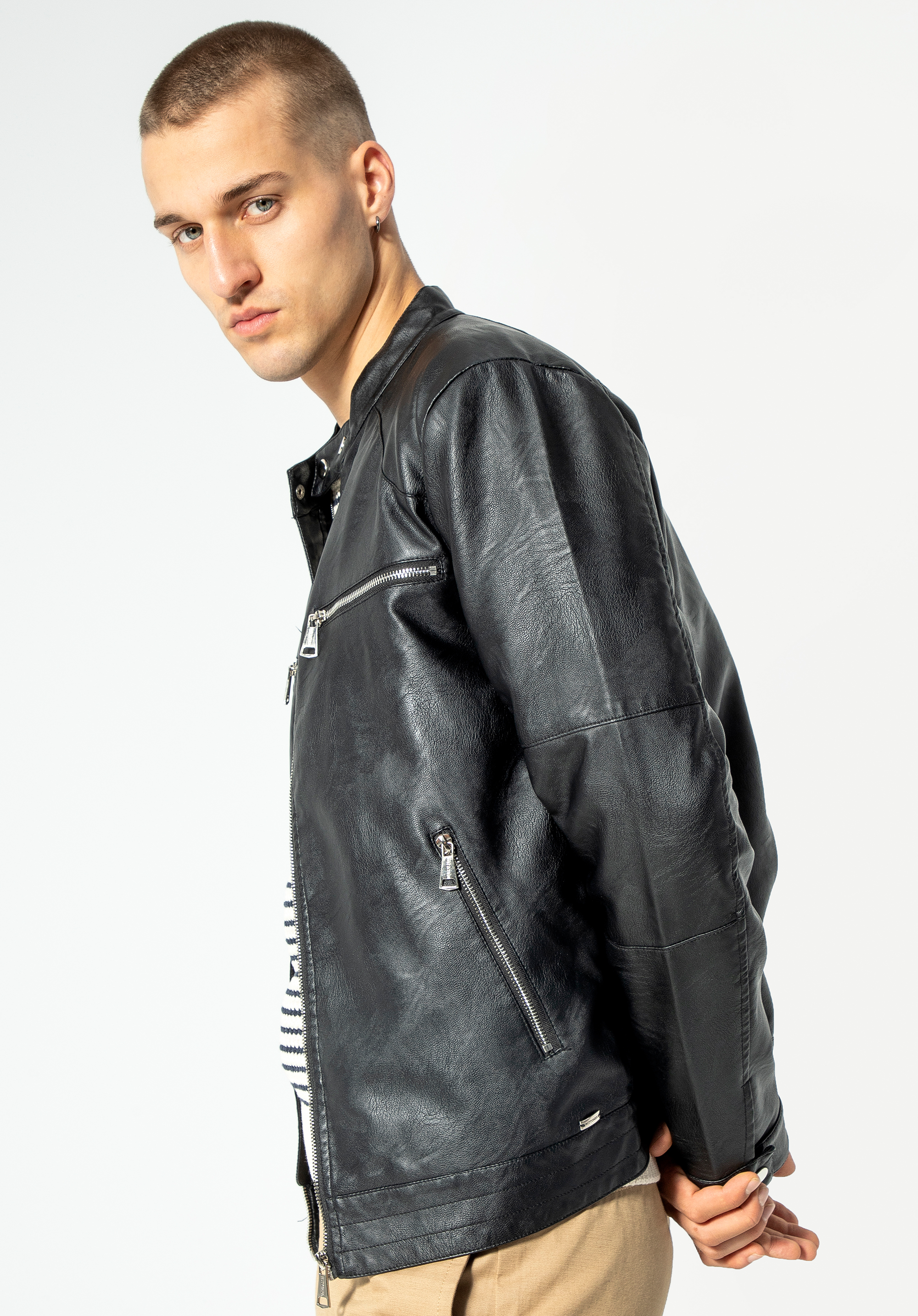 Herrenjacke aus Öko-Leder mit Stehkragen