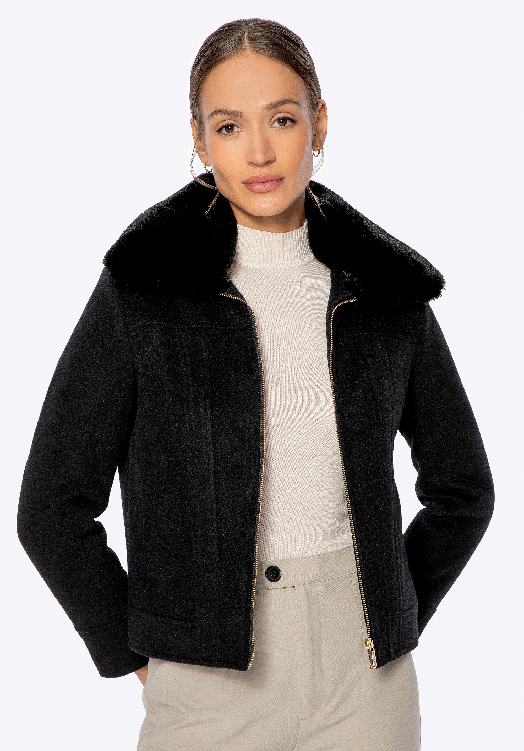Kurze Jacke mit abnehmbarem Kunstpelzkragen, schwarz, 101-9X-300-1-2XL, Bild 1