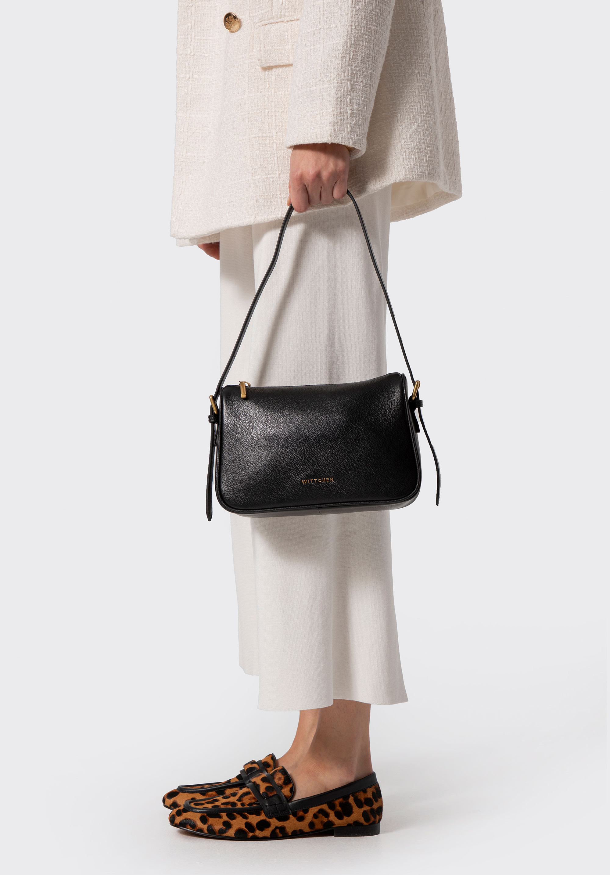 Leder-Umhängetasche mit verstellbarem Schulterriemen, schwarz, 102-4E-618-1, Bild 1