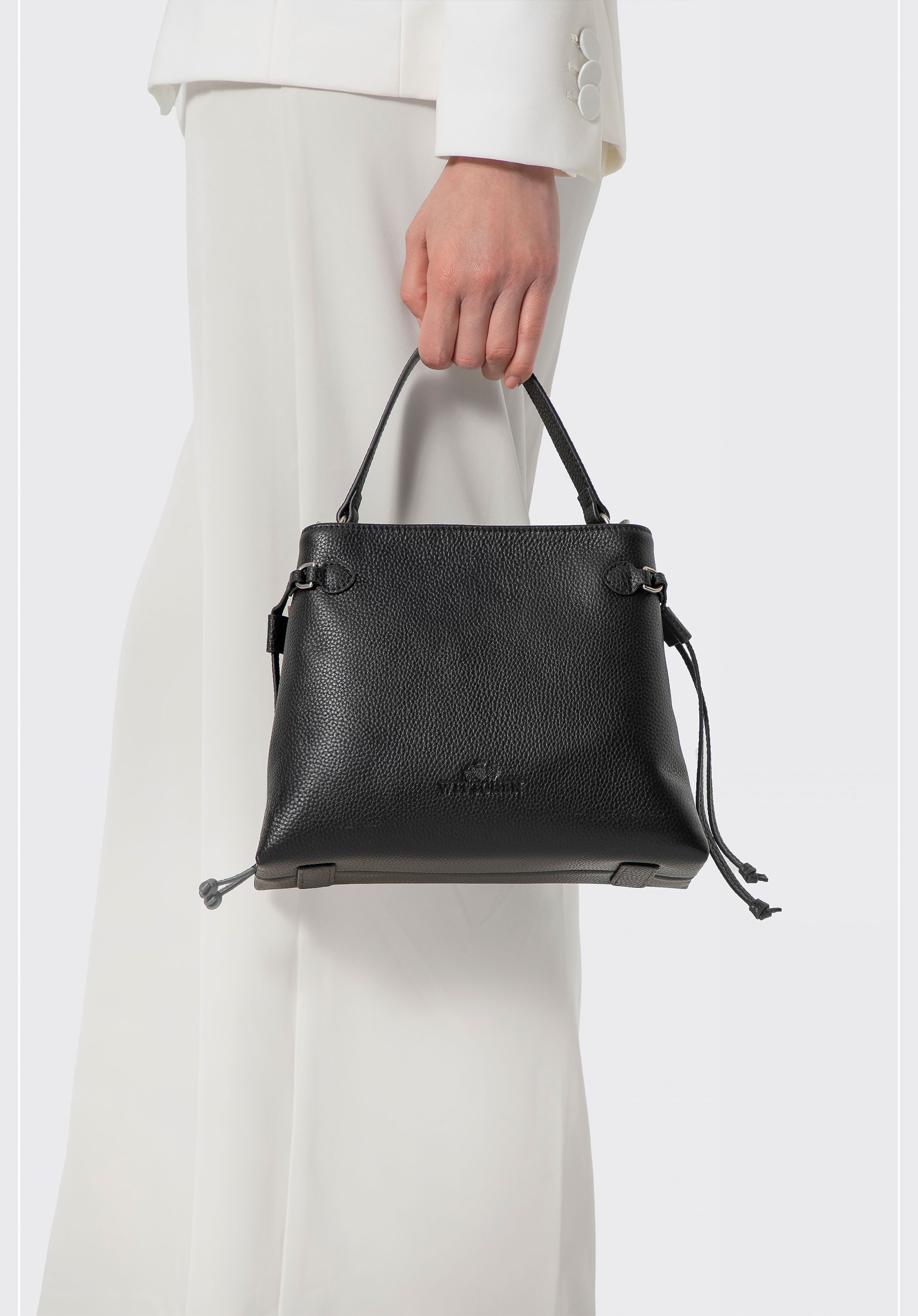 Ledertasche mit dekorativen Kordelzügen, schwarz, 102-4E-213-1, Bild 1
