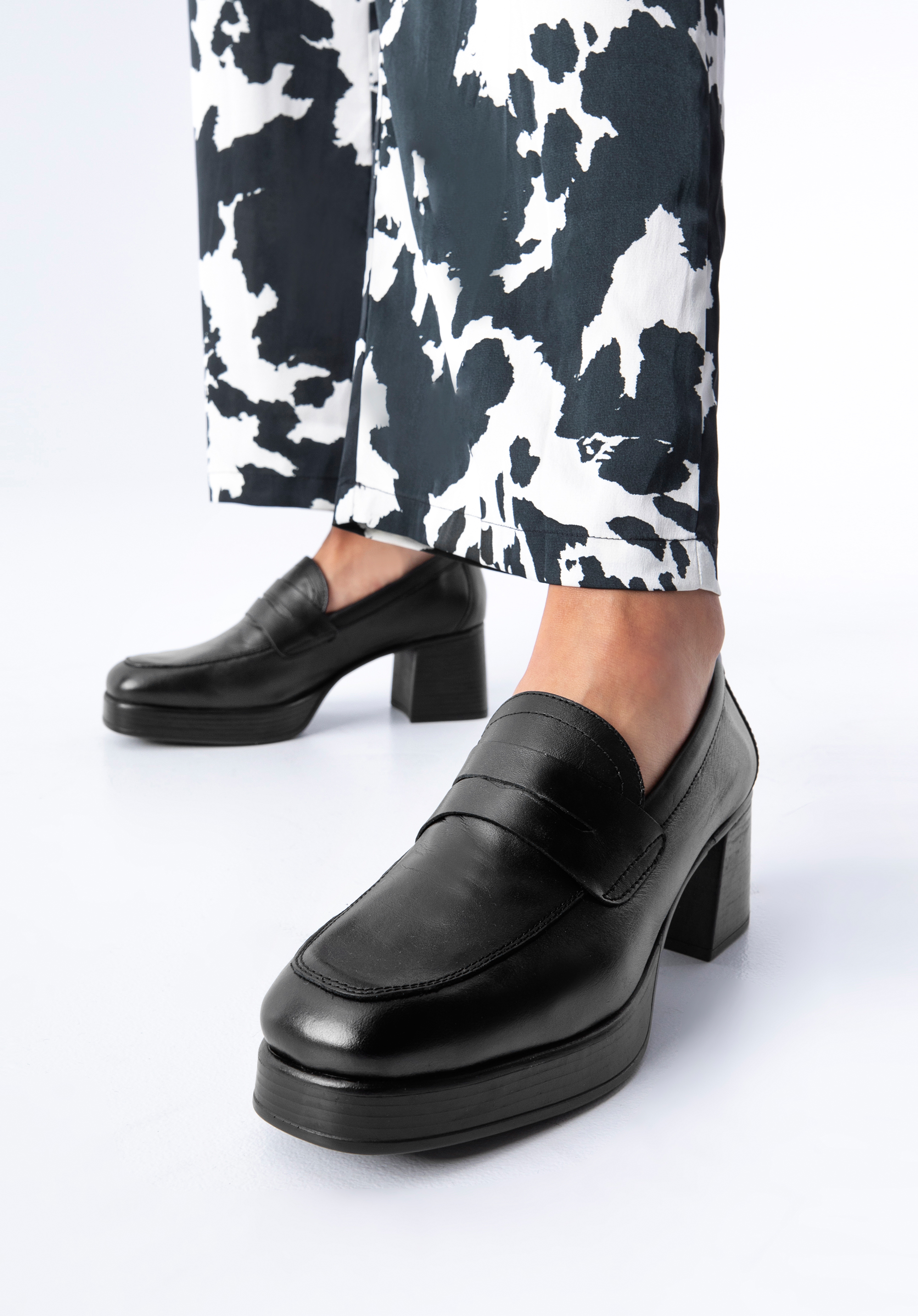Pennyloafer aus Leder mit Absatz, schwarz, 97-D-301-1-40, Bild 1