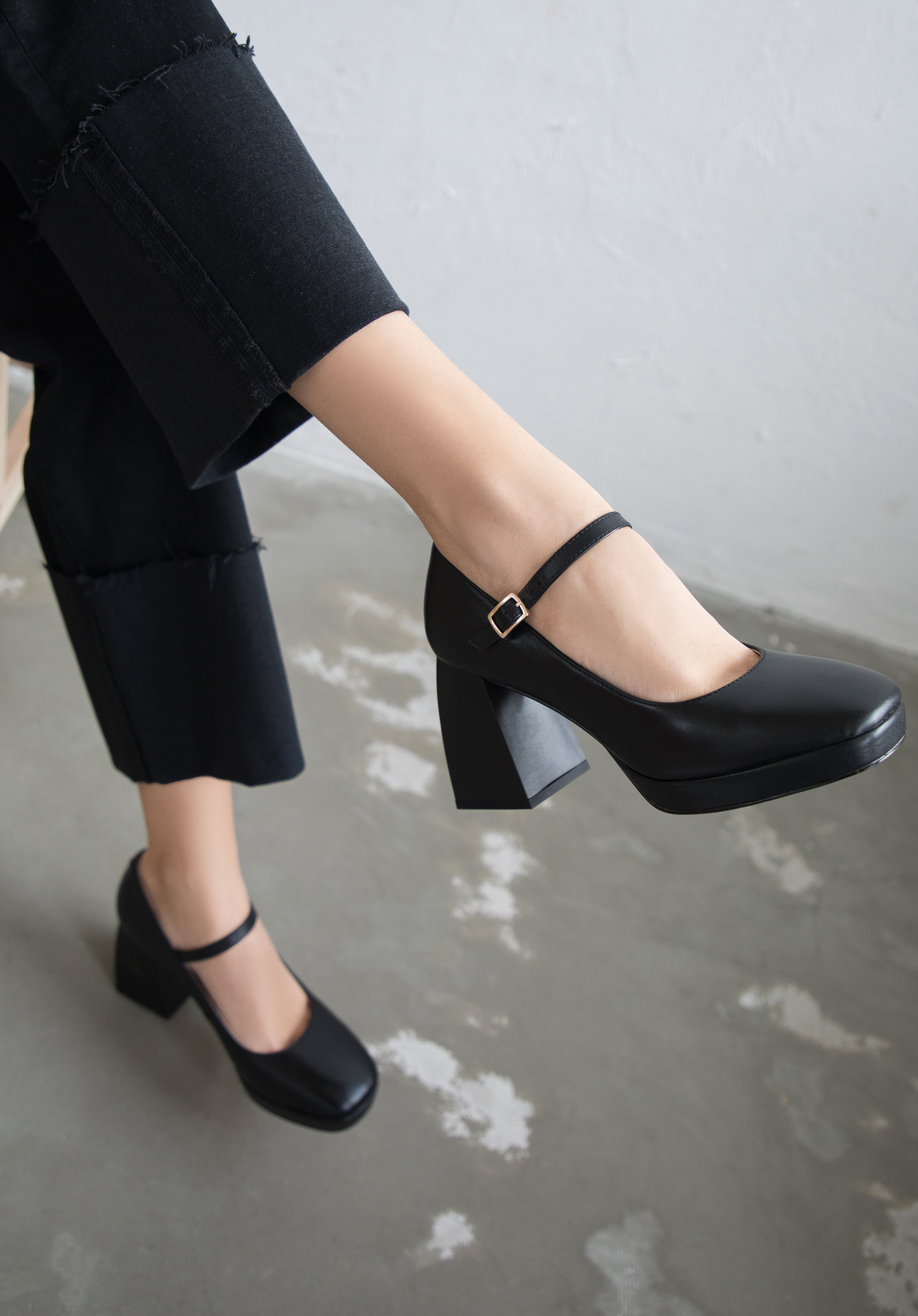 Pumps für Damen aus Leder mit Riemen, schwarz, 96-D-506-1-40, Bild 1