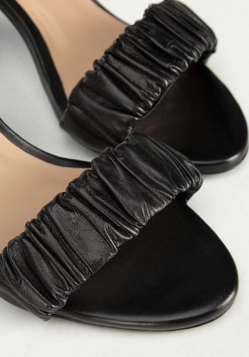 Sandaletten aus gerafftem Leder mit Absatz, schwarz, 94-D-804-G-40, Bild 7