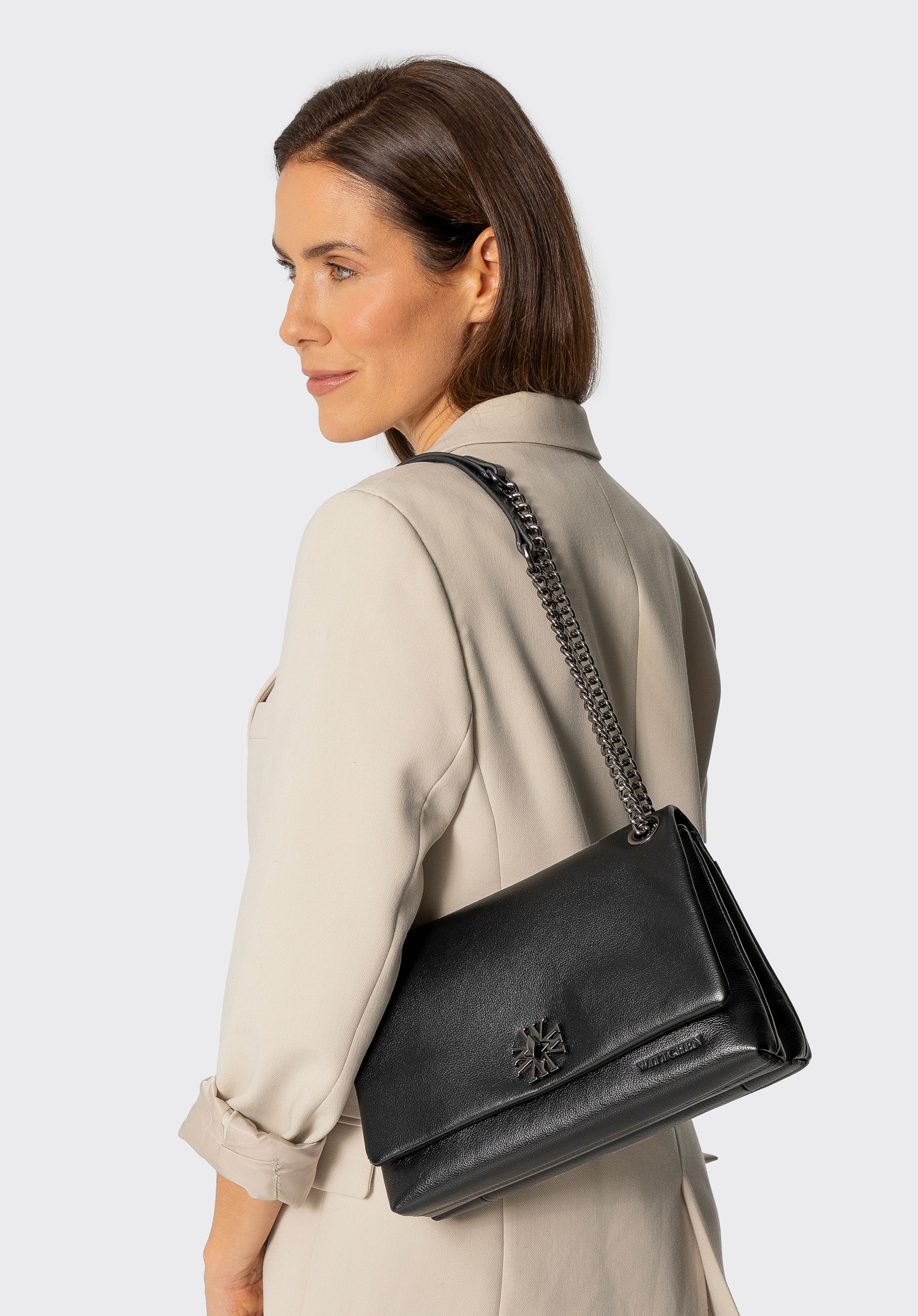 Damen-Umhängetasche aus Leder mit Kette, schwarz-schwarzblau, 101-4E-606-G1, Bild 1