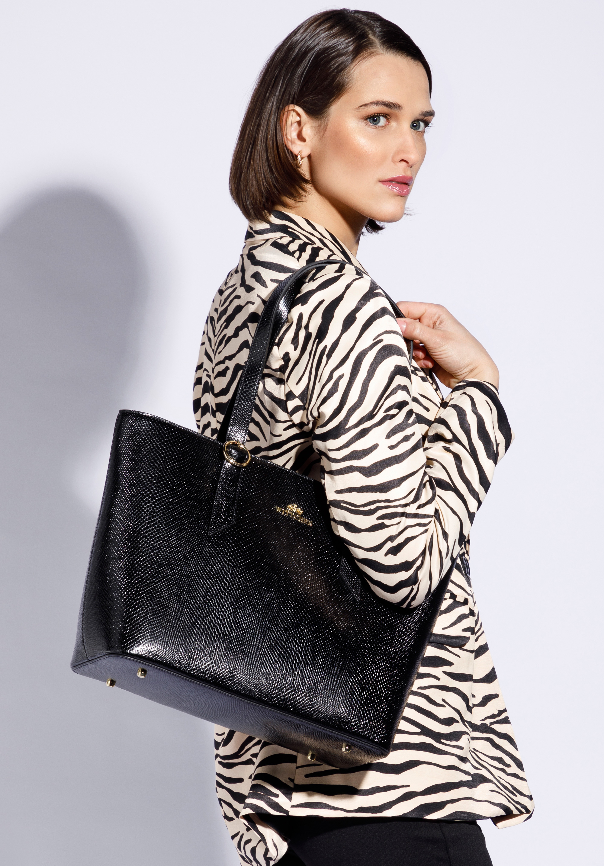Shopper-Tasche aus Leder mit runden Schnallen