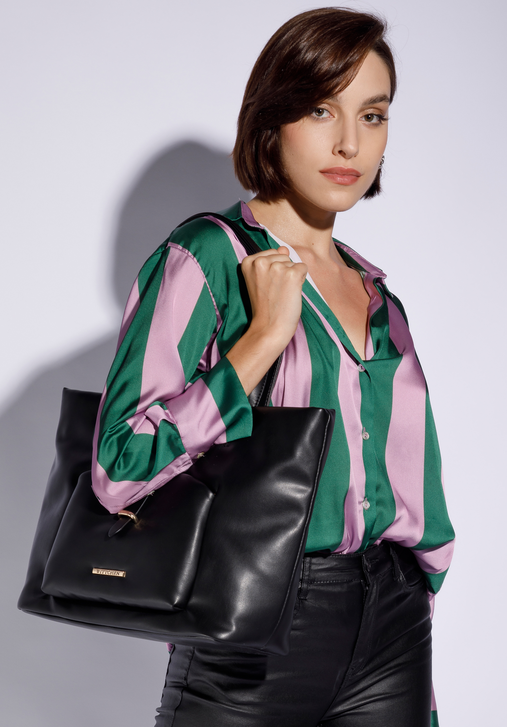 Shopper-Tasche aus weichem Öko-Leder und einer Tasche vorne
