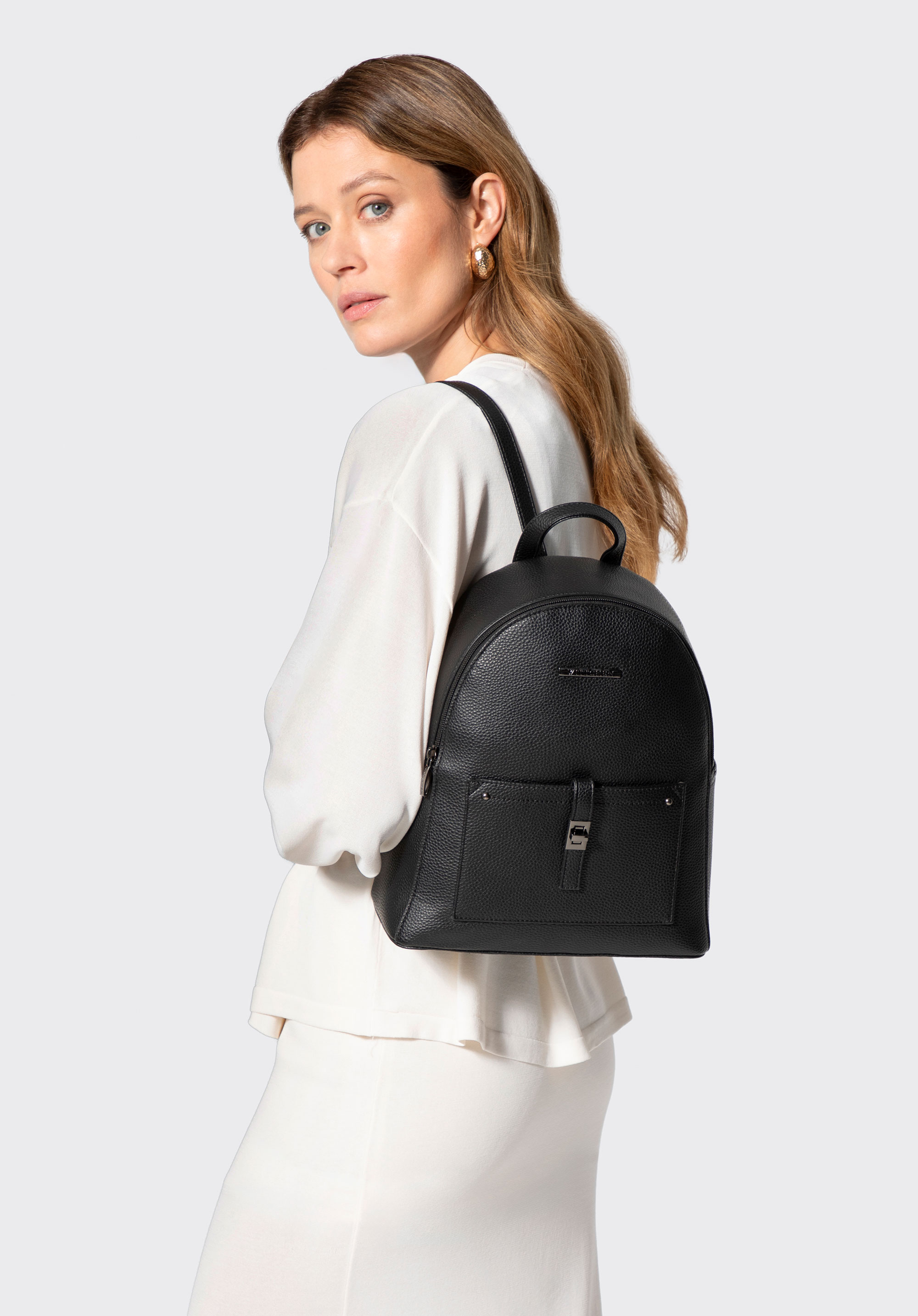 Damenrucksack aus Kunstleder mit Vordertasche, schwarz-silber, 29-4Y-003-B1, Bild 1