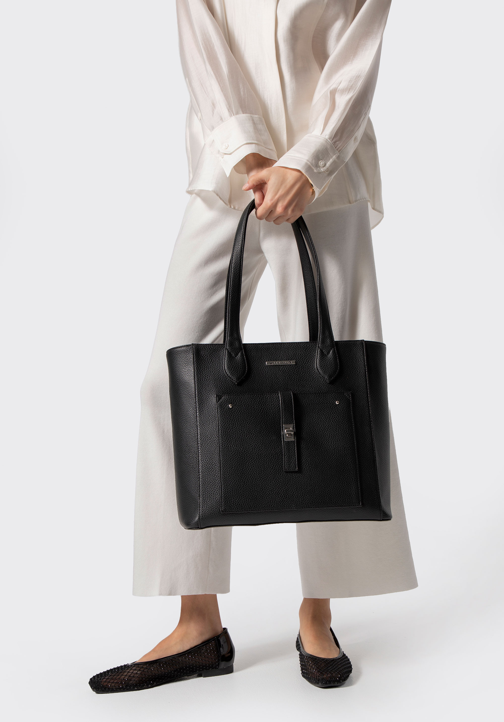 Einkaufstasche aus Kunstleder mit Vordertasche, schwarz-silber, 29-4Y-002-B1, Bild 1