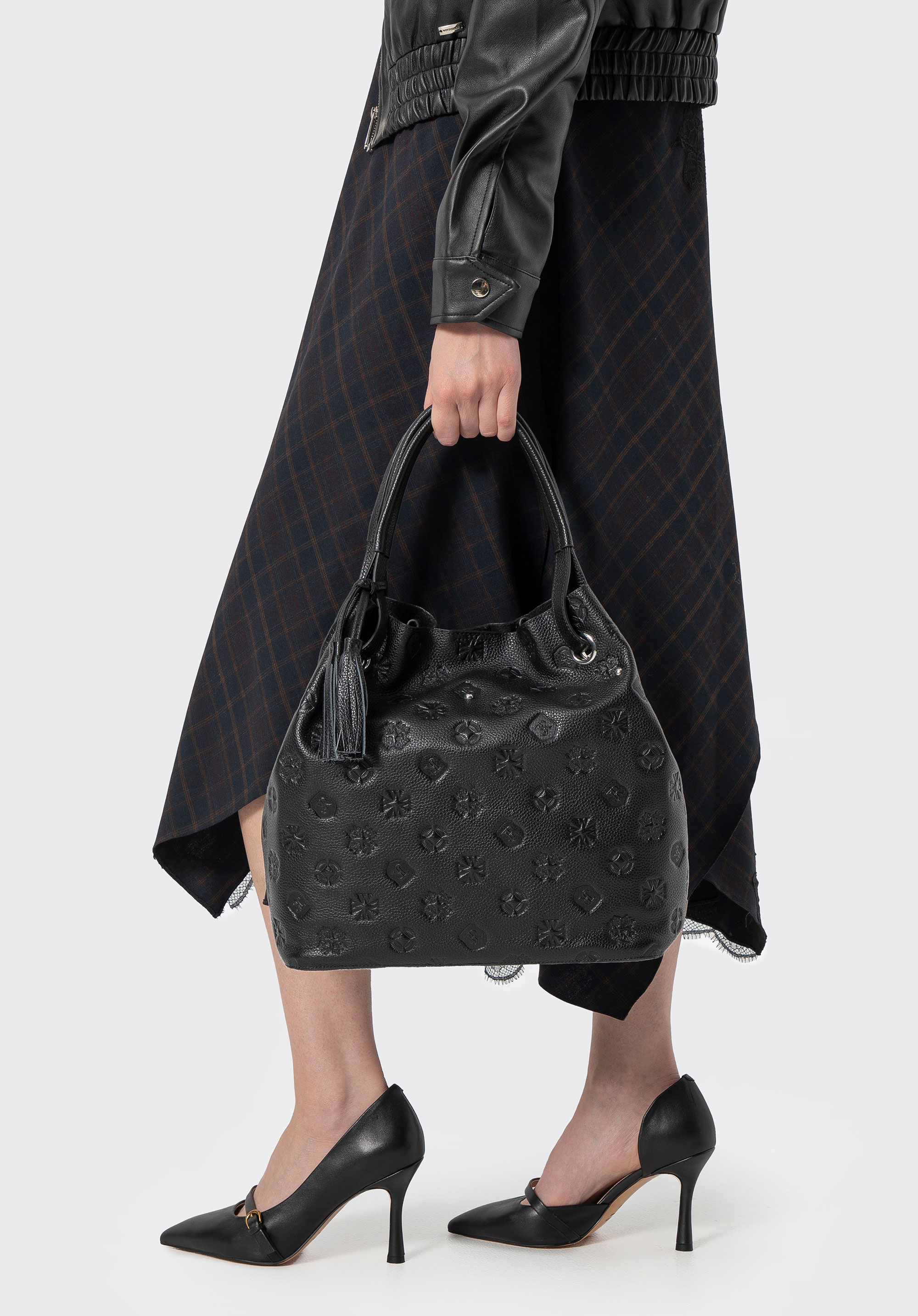 Hobo-Tasche aus Leder für Damen mit geprägtem Monogramm, schwarz-silber, 100-4E-632-1S, Bild 1