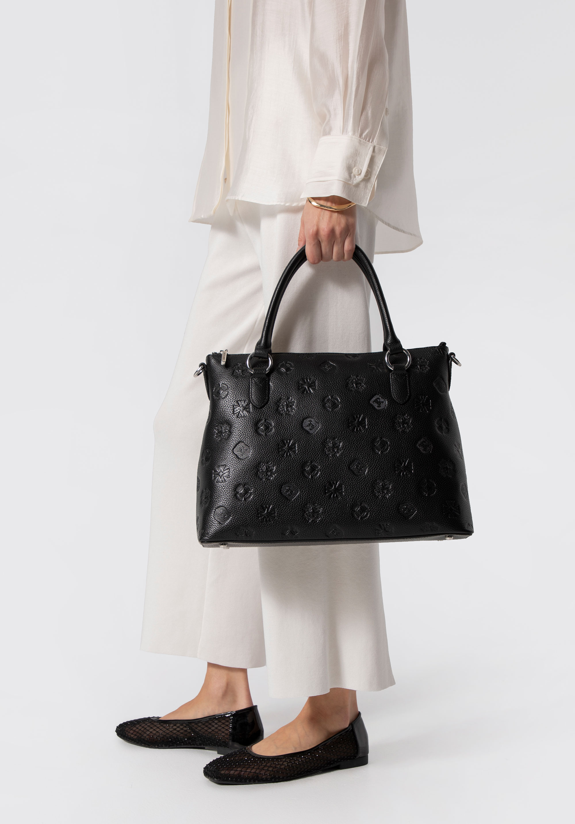 Shopper-Tasche aus Leder mit geprägter Signatur, schwarz-silber, 100-4E-624-1S, Bild 1