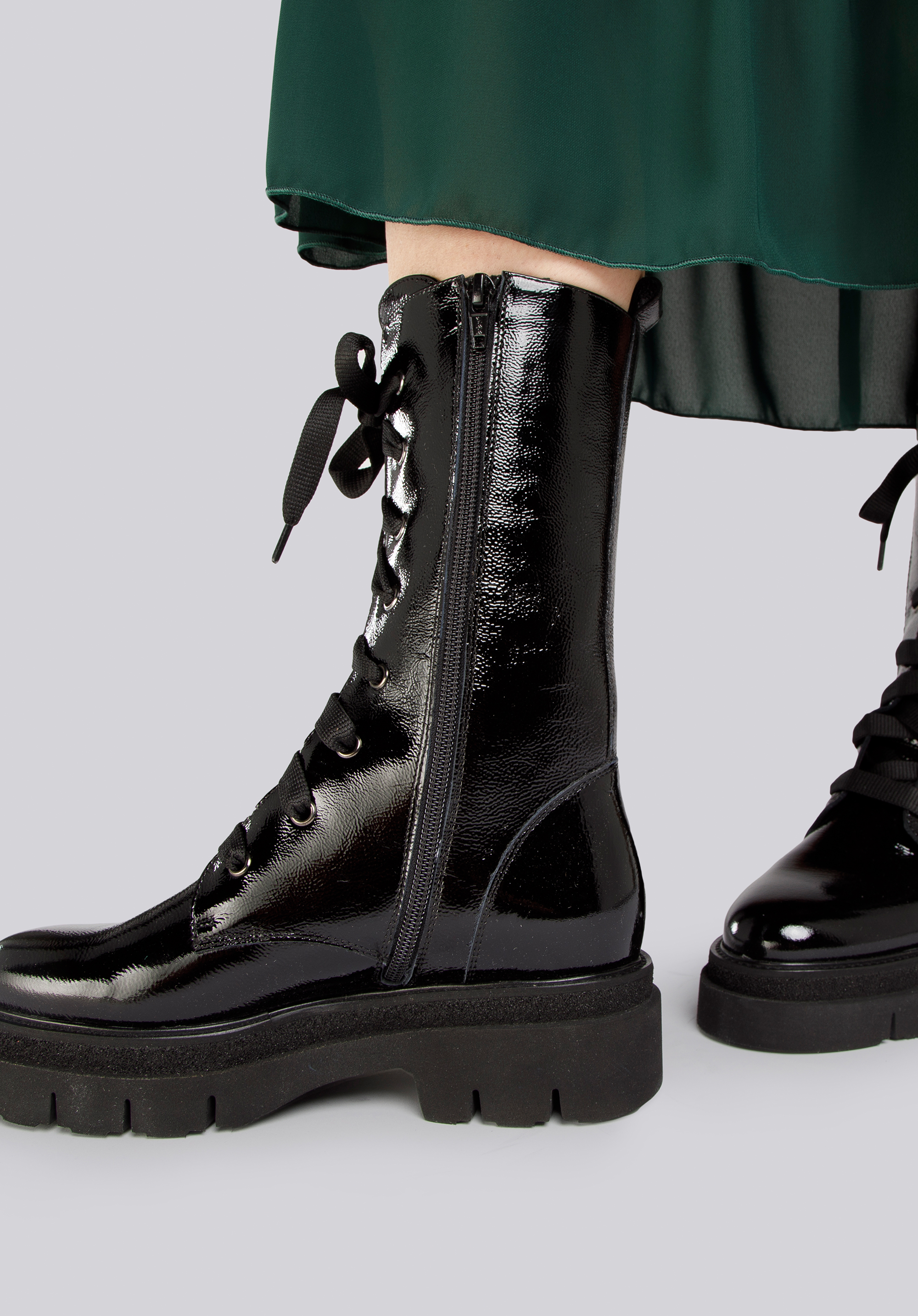 Springerstiefel aus Lackleder