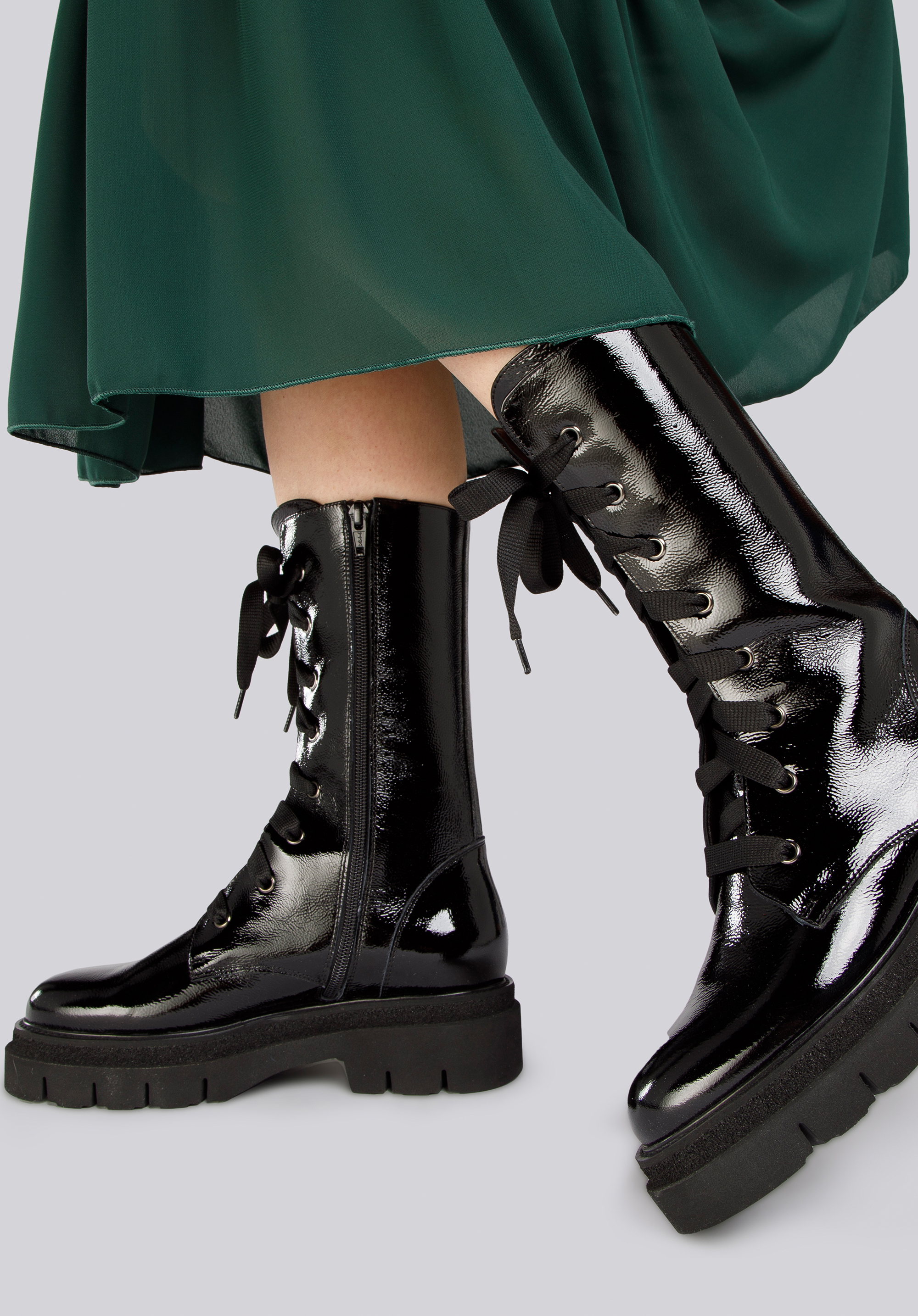 Springerstiefel aus Lackleder, schwarz, 93-D-111-1-35, Bild 1