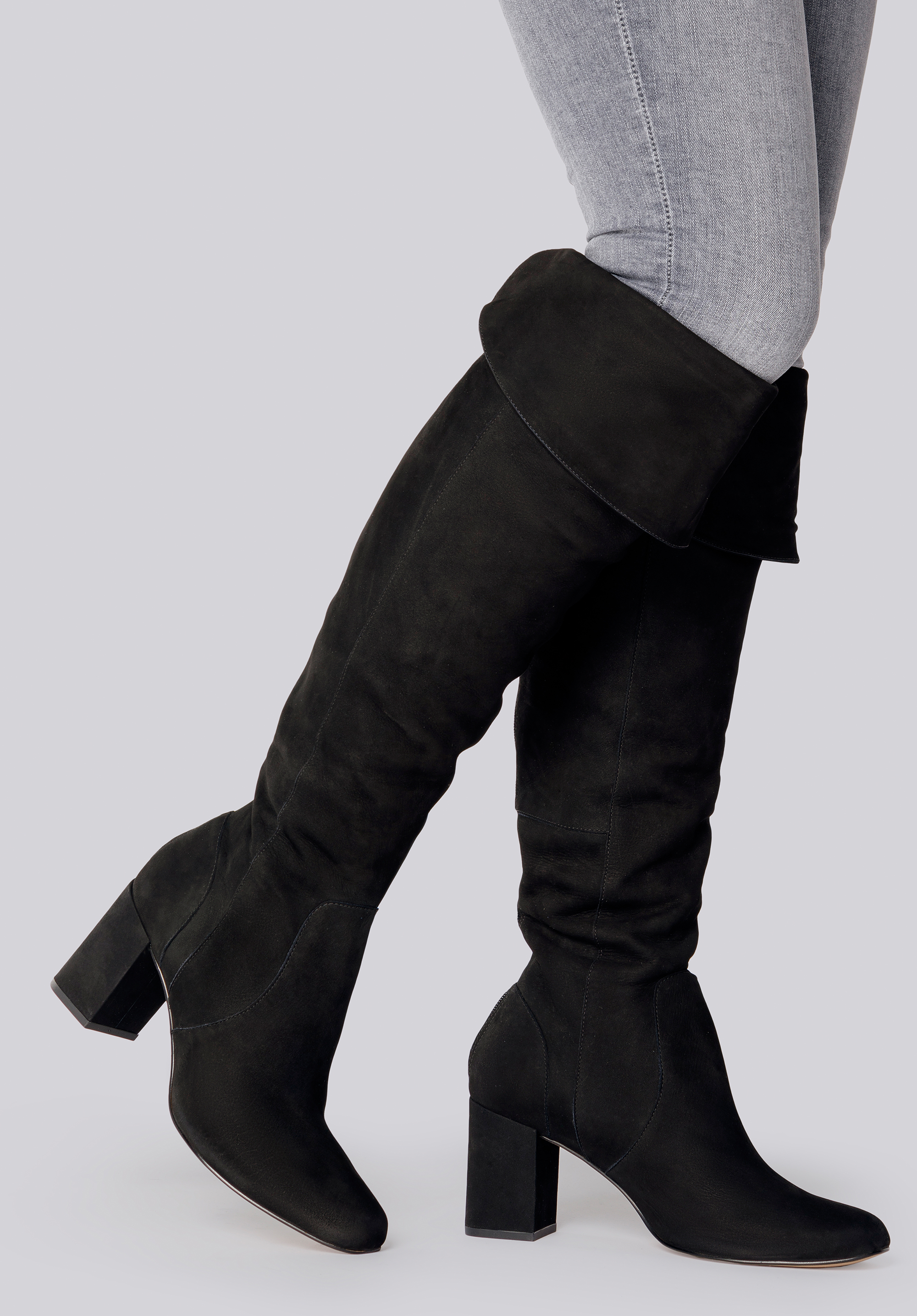 Stiefel aus Wildleder mit Blockabsatz