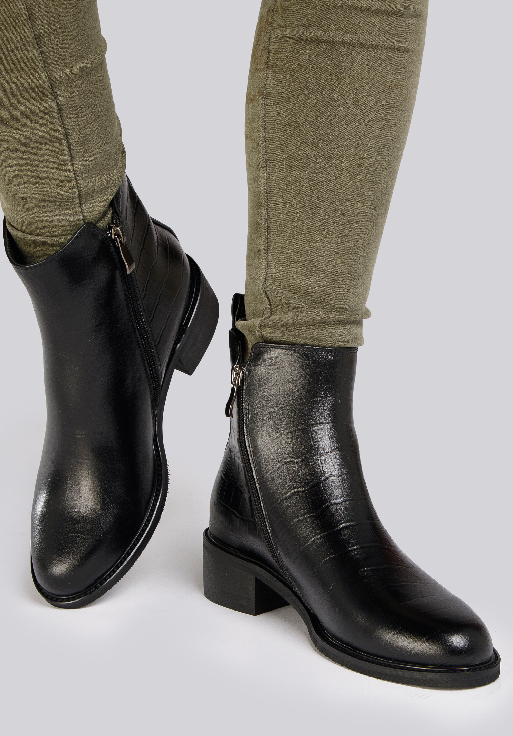 Stiefelette aus Kroko-Leder mit Reißverschluss, schwarz, 93-D-506-1-35, Bild 1