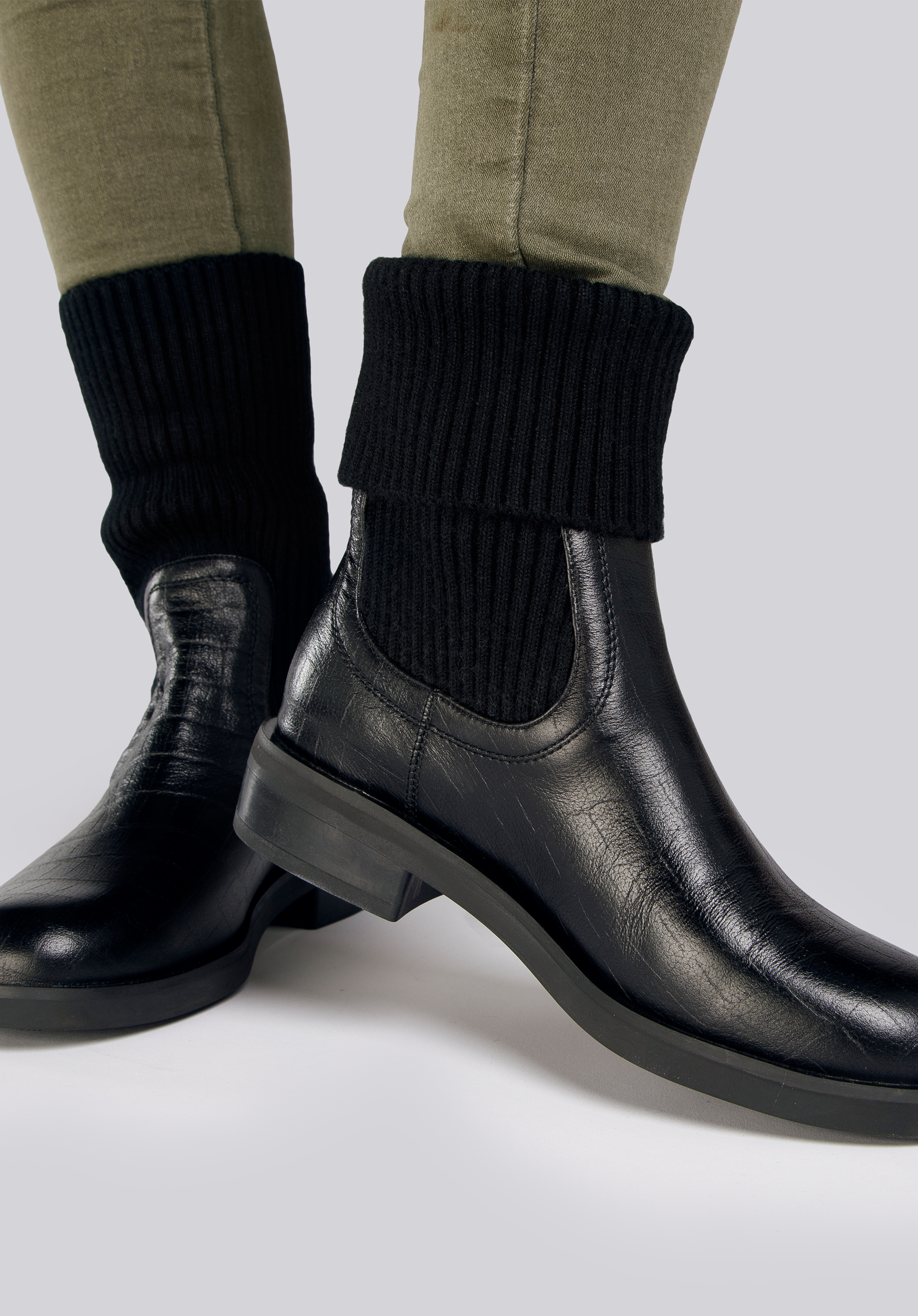 Stiefelette aus Krokoleder mit Strickbündchen, schwarz, 93-D-505-1-38, Bild 1