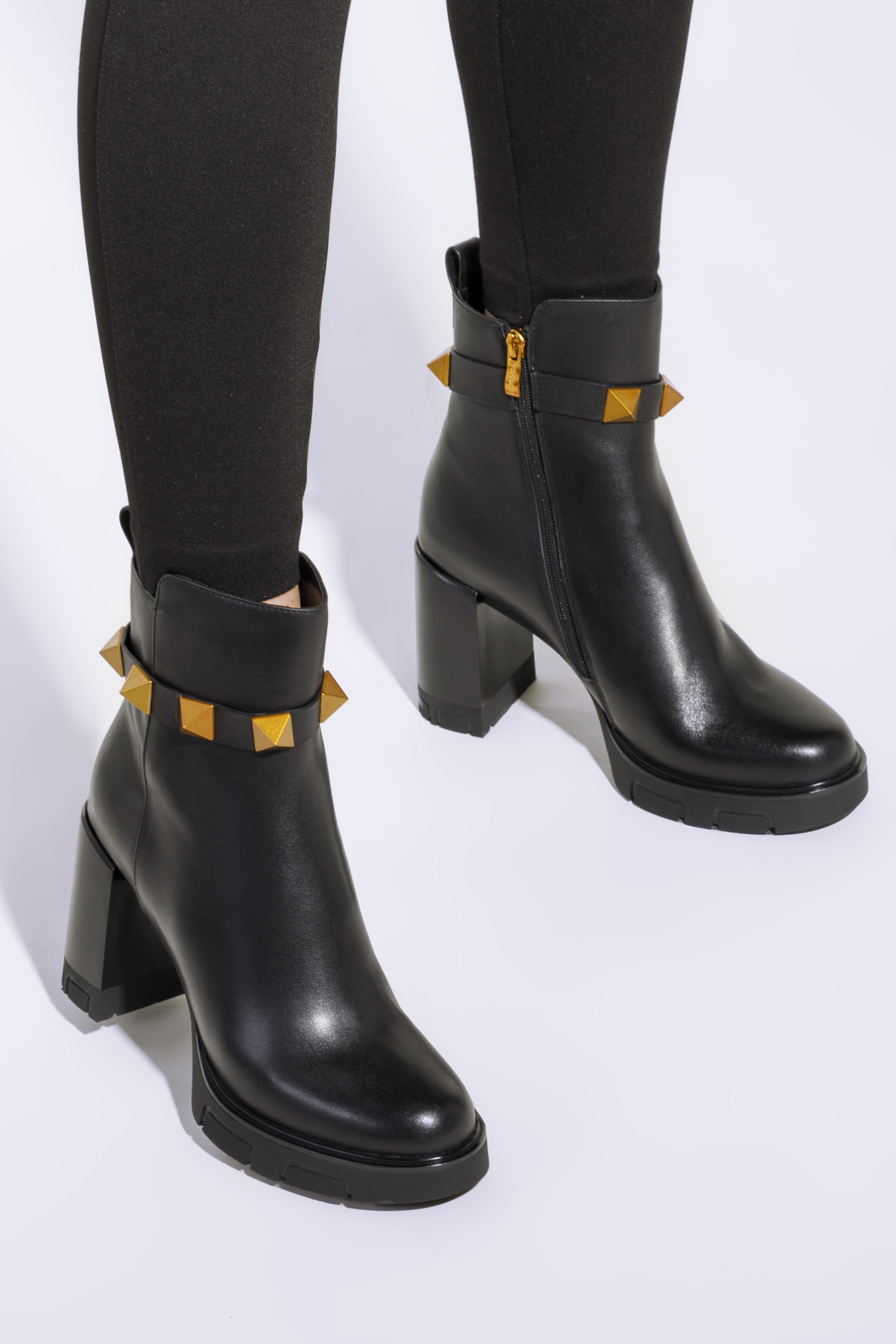 Stiefelette aus Leder mit dekorativen Nieten, schwarz, 95-D-501-1-40, Bild 1