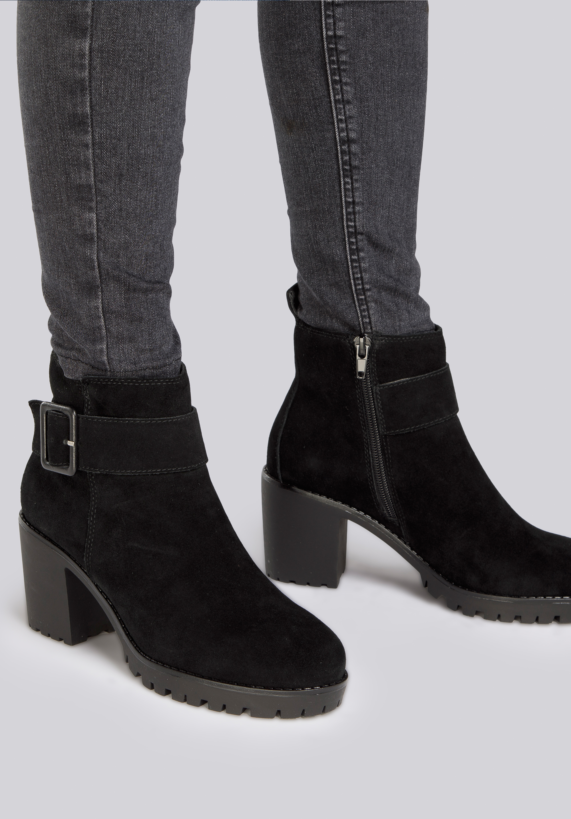 Stiefelette aus Leder mit Schnalle