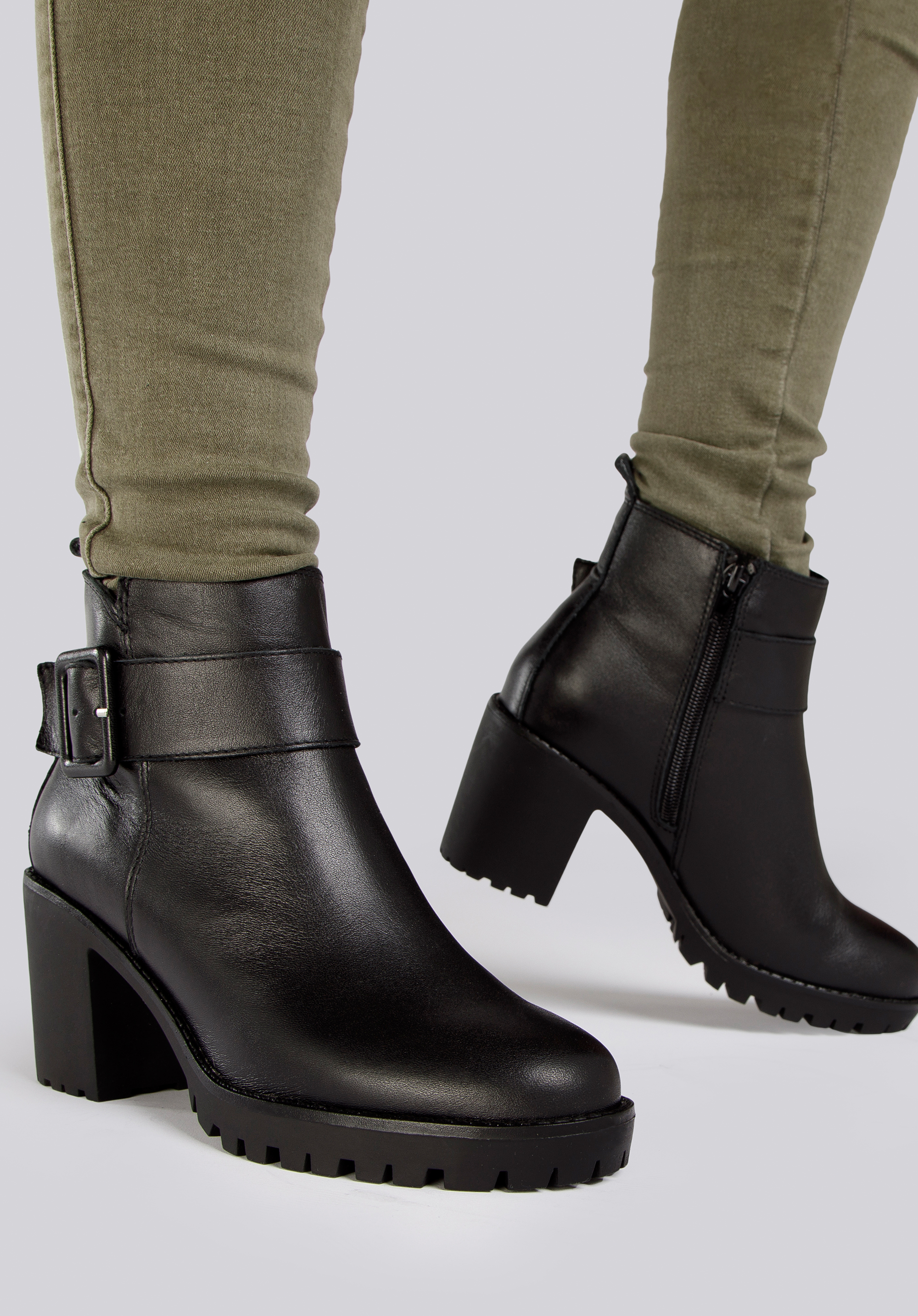 Stiefelette aus Leder mit Schnalle, schwarz, 93-D-551-L-37, Bild 1