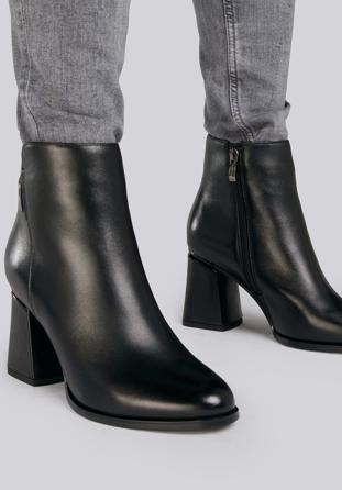 Stiefelette aus Leder mit Spitze