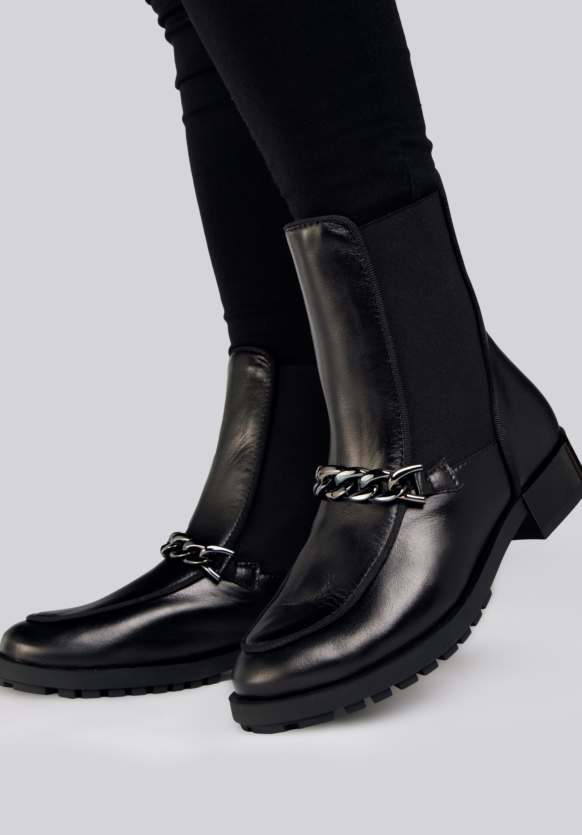 Stiefelette mit Gummizügen und Kette, schwarz, 93-D-801-1-38, Bild 1