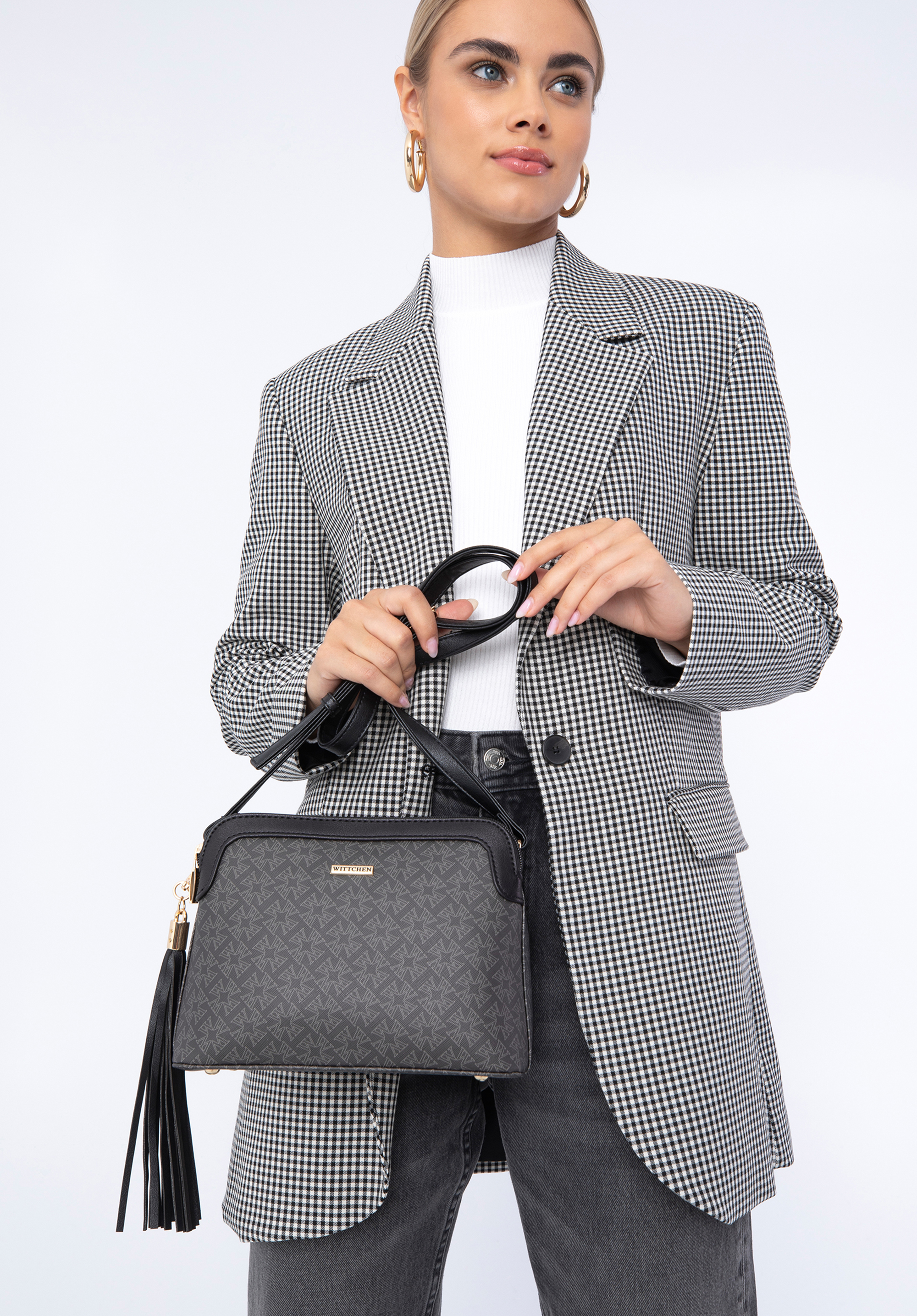 Umhängetasche für Damen mit Monogramm und zwei Fächern, schwarz, 97-4Y-236-1, Bild 1