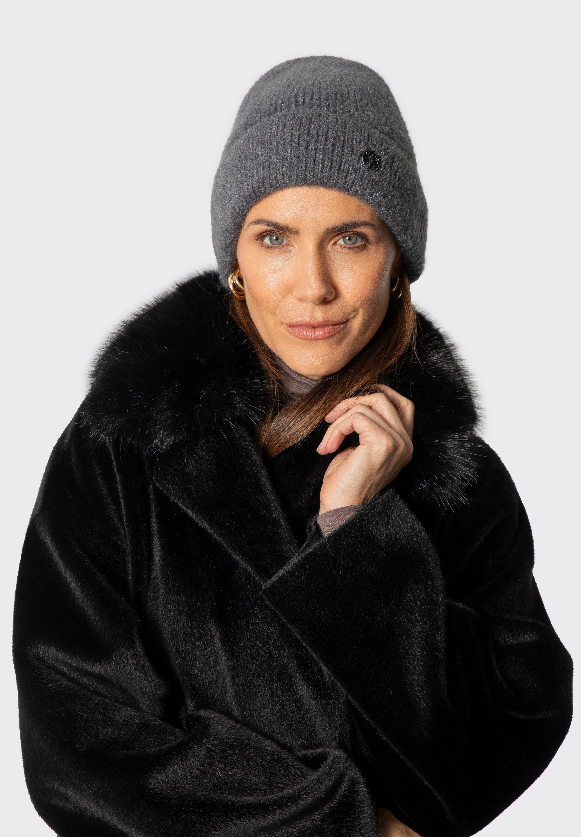 Dámská zimní čepice z měkké látky, šedá, 101-HF-202-8, Obrázek 1
