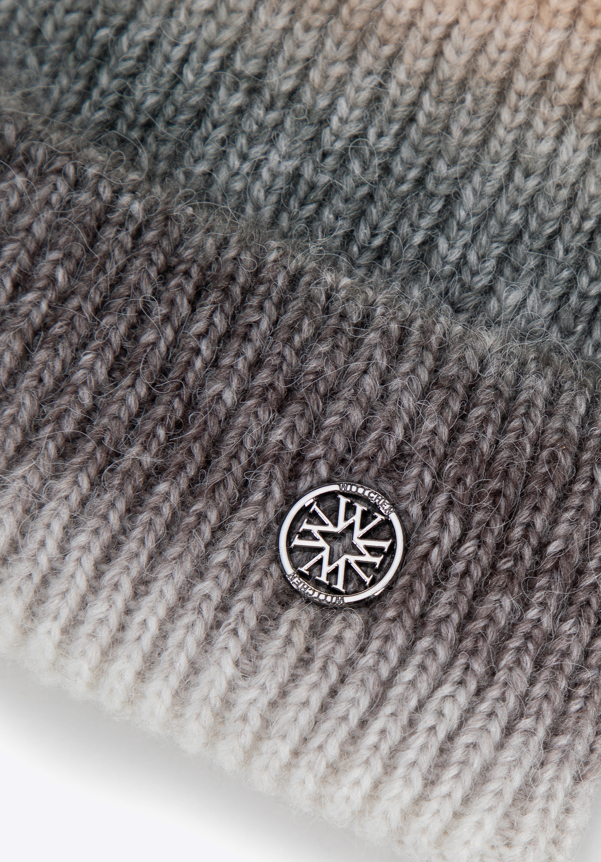 Dámska zimná čiapka s ombre vzorom