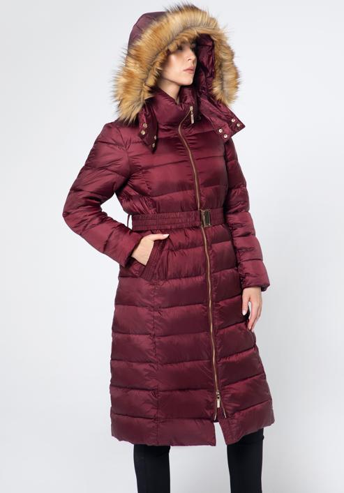 Női steppelt téli kabát szőrmés kapucnival, sötét vörös, 95-9D-400-Z-XL, Fénykép 6