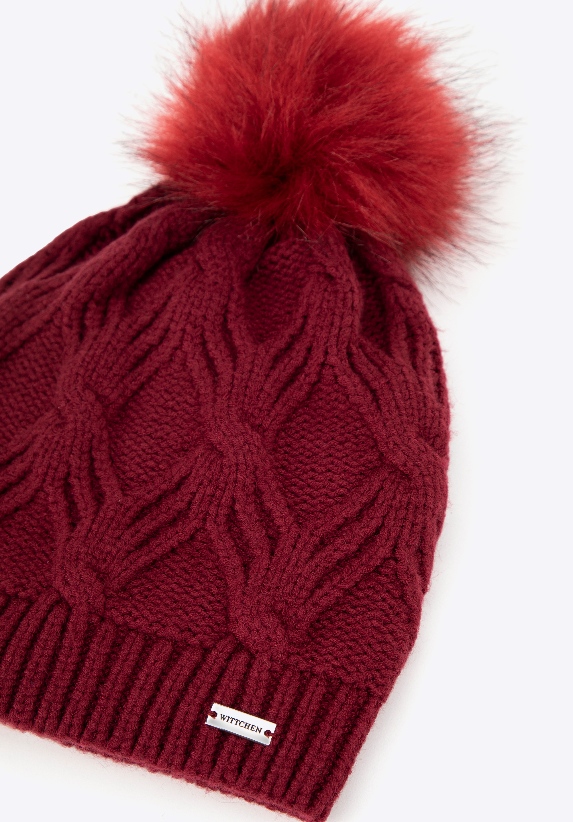 Női téli kötött sapka pomponnal, sötét vörös, 99-HF-103-9, Fénykép 1