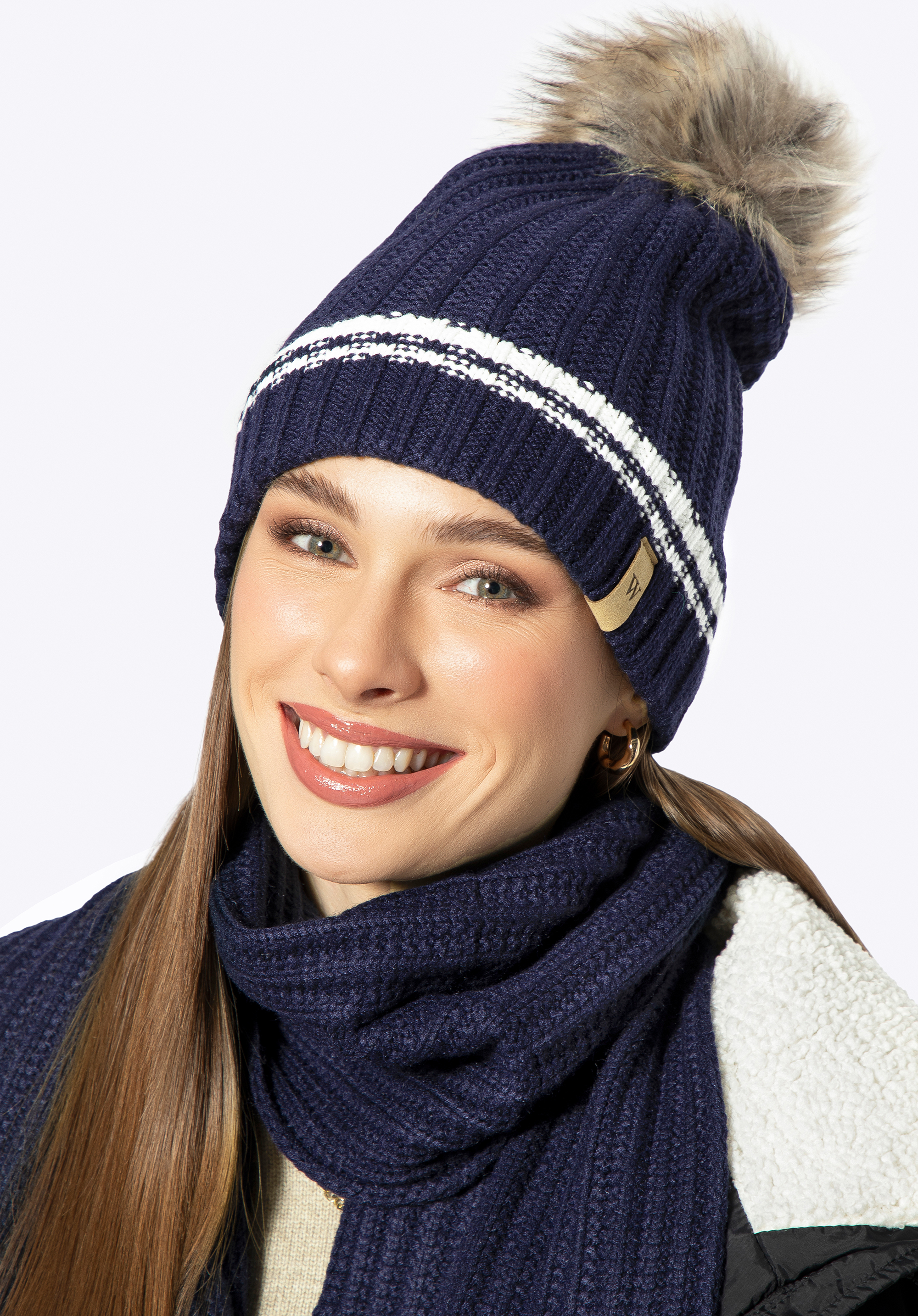 Csíkos női sapka pom pommal, sötétkék és fehér, 97-HF-003-7, Fénykép 1