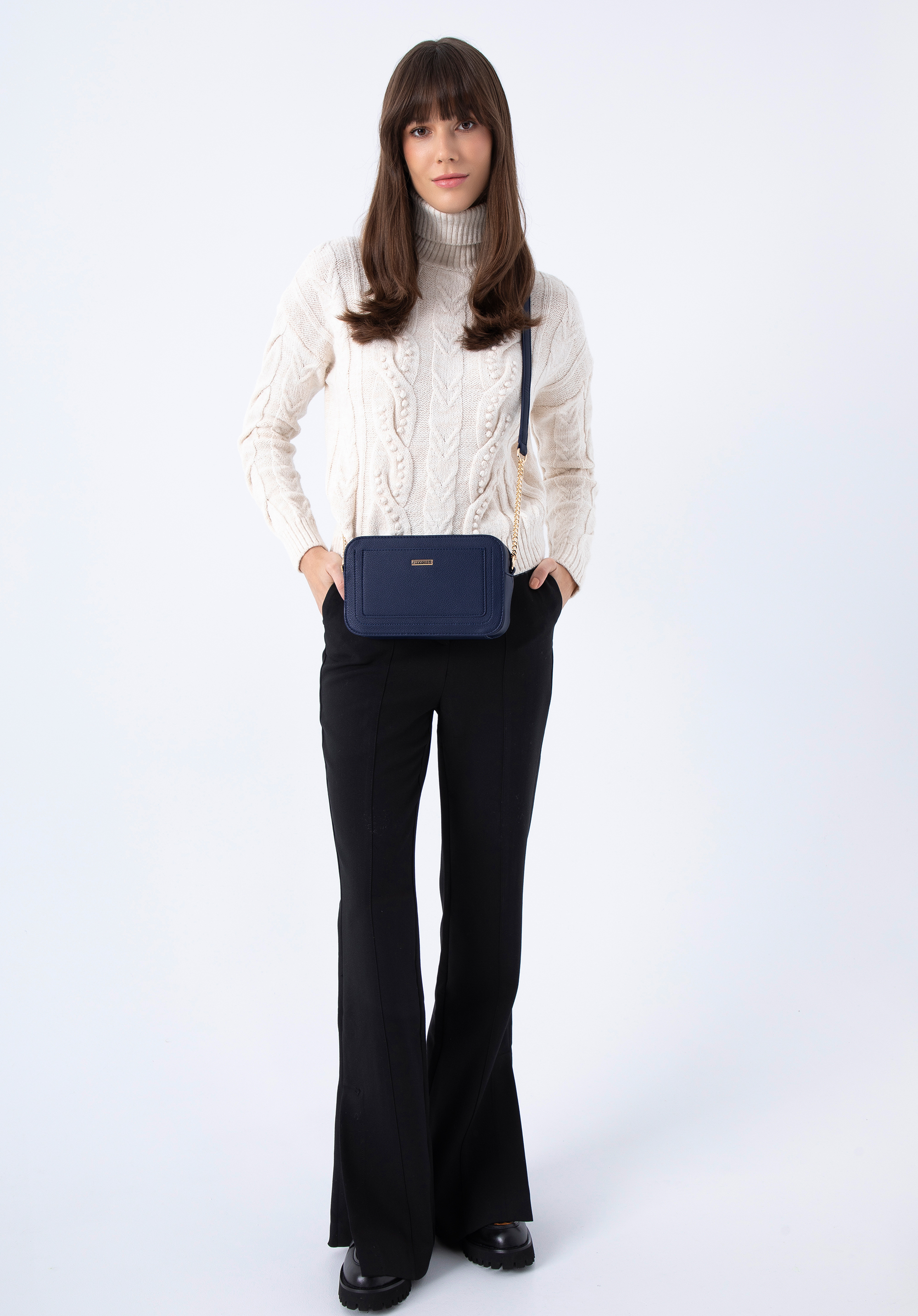 Női ökobőr crossbody táska díszített zsebbel