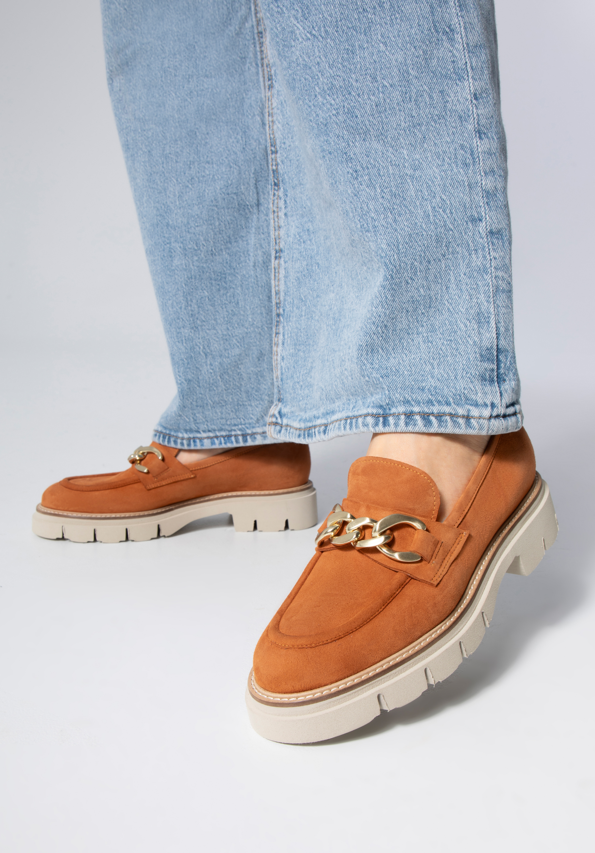 Női velúrbőr mokaszin platform lánccal tégla vörös