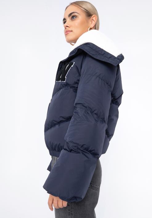Dámská bunda lemovaným límcem a ekologickou kožešinou, tmavě modrá, 97-9D-901-N-L, Obrázek 4
