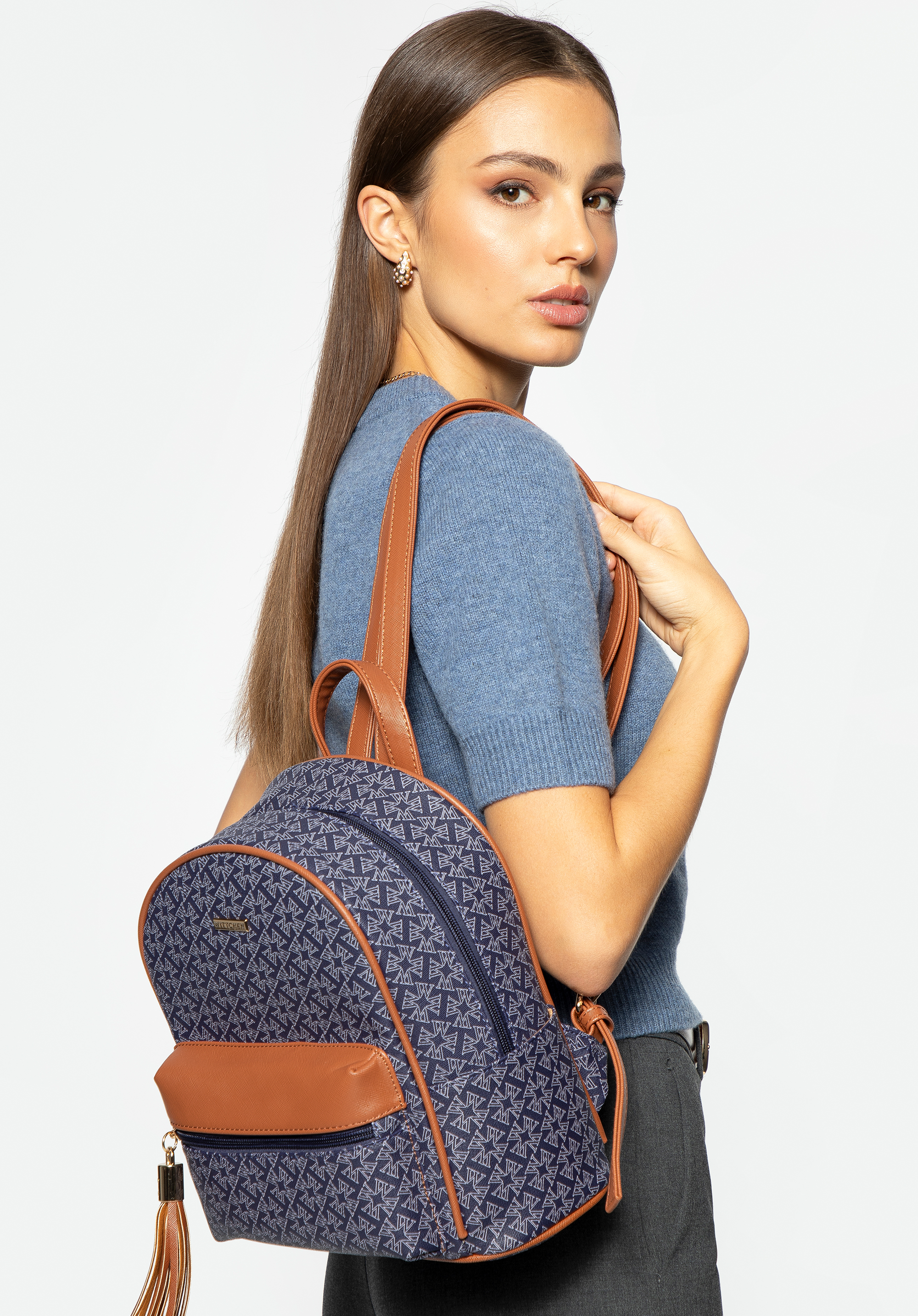 Dámský batoh s střapcem, tmavě modrá, 99-4Y-523-7, Obrázek 1