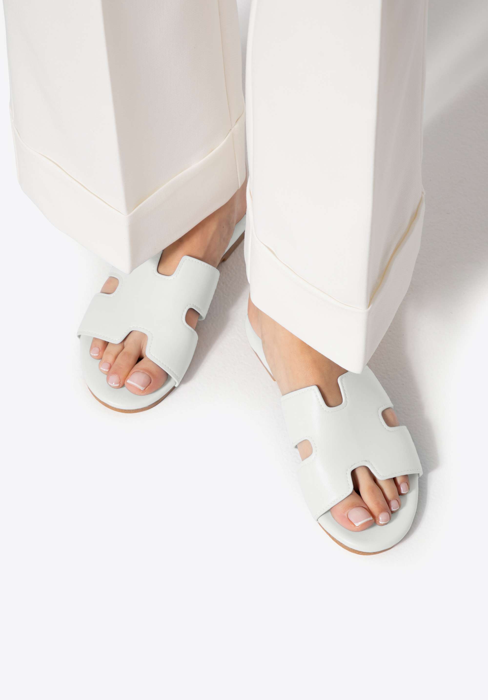 Damen-Ledersandalen mit ''H''-Ausschnitt, weiß, 100-DP-809-0-40, Bild 1