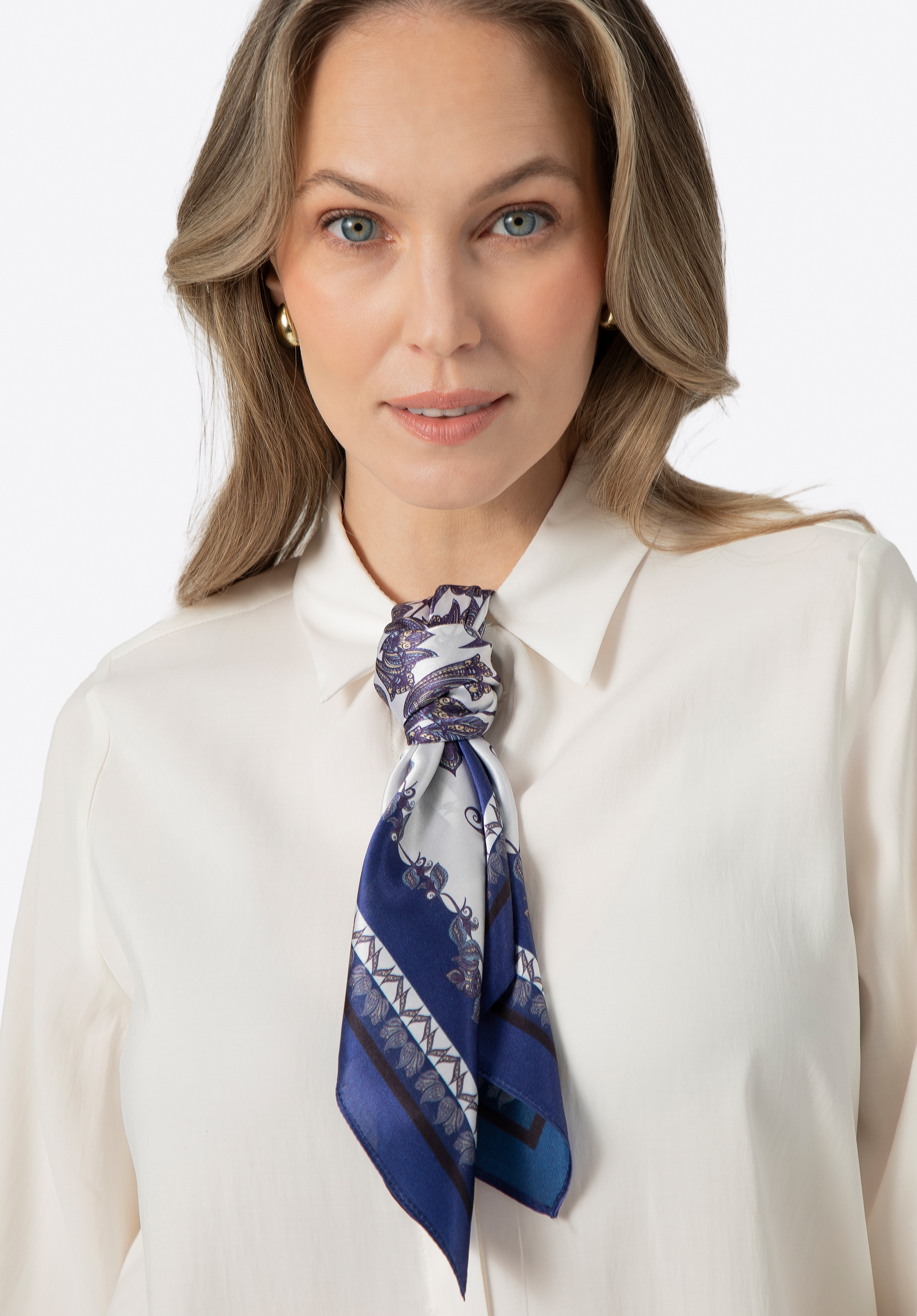 Damen-Seidenschal mit Blumenmuster, weiß-dunkelblau, 100-7D-S20-X44, Bild 1