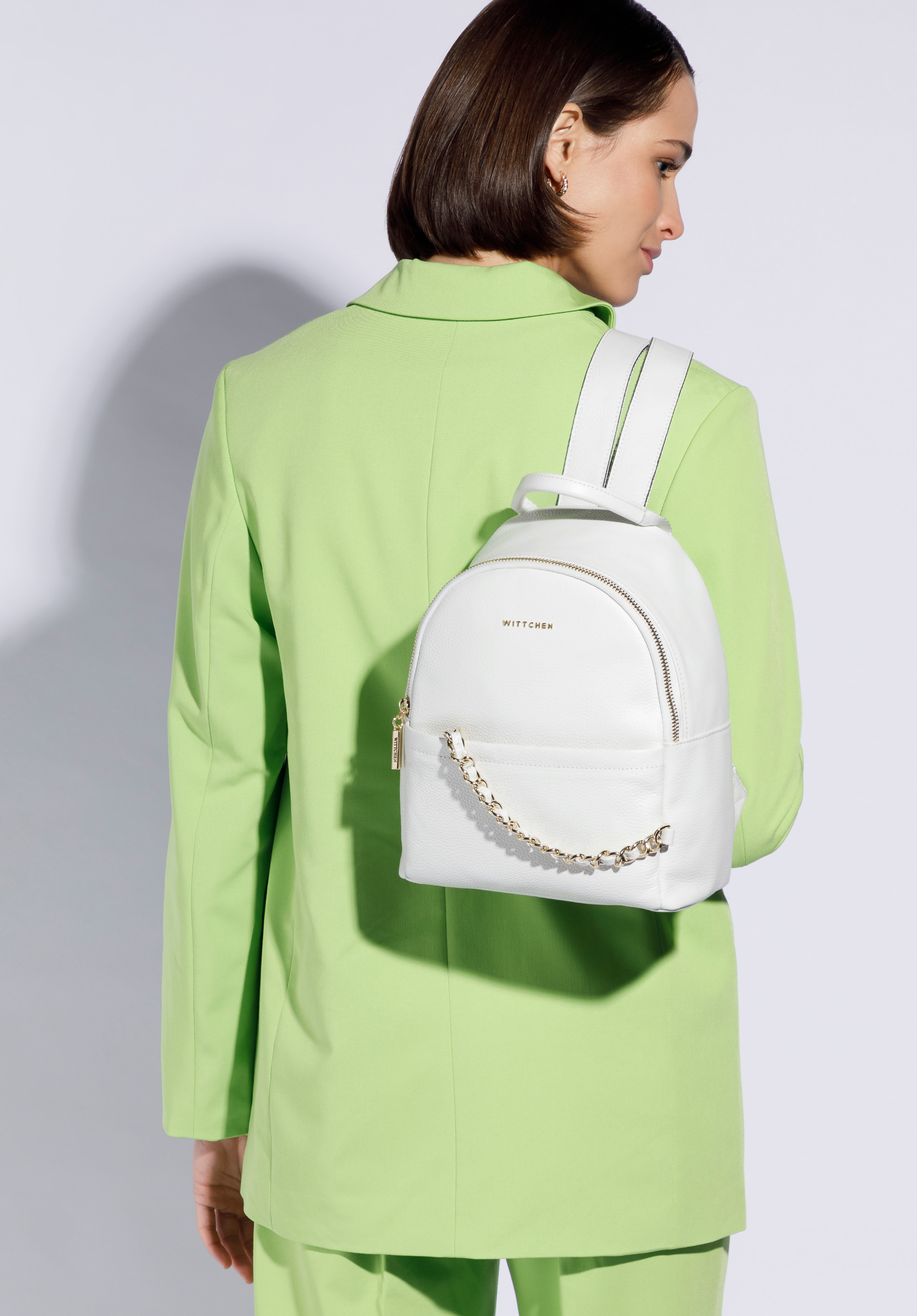 Kleiner Damenrucksack aus Leder mit Kette, weiß, 96-4E-613-0, Bild 1