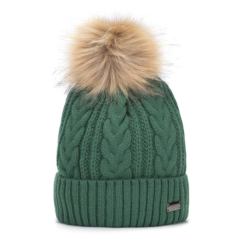 Женская шапка с широким плетением с косами